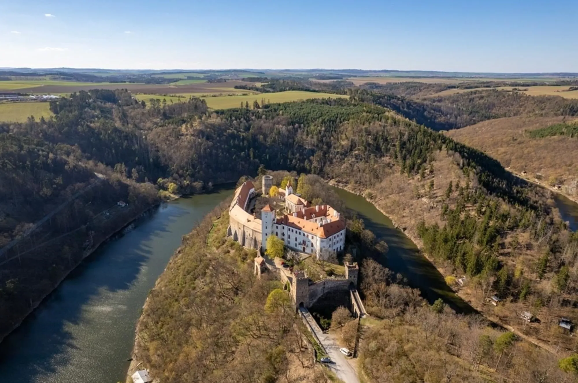 Zapomenutý klenot mezi českými hrady. Proč není v průvodcích, když turistům vyráží dech?.