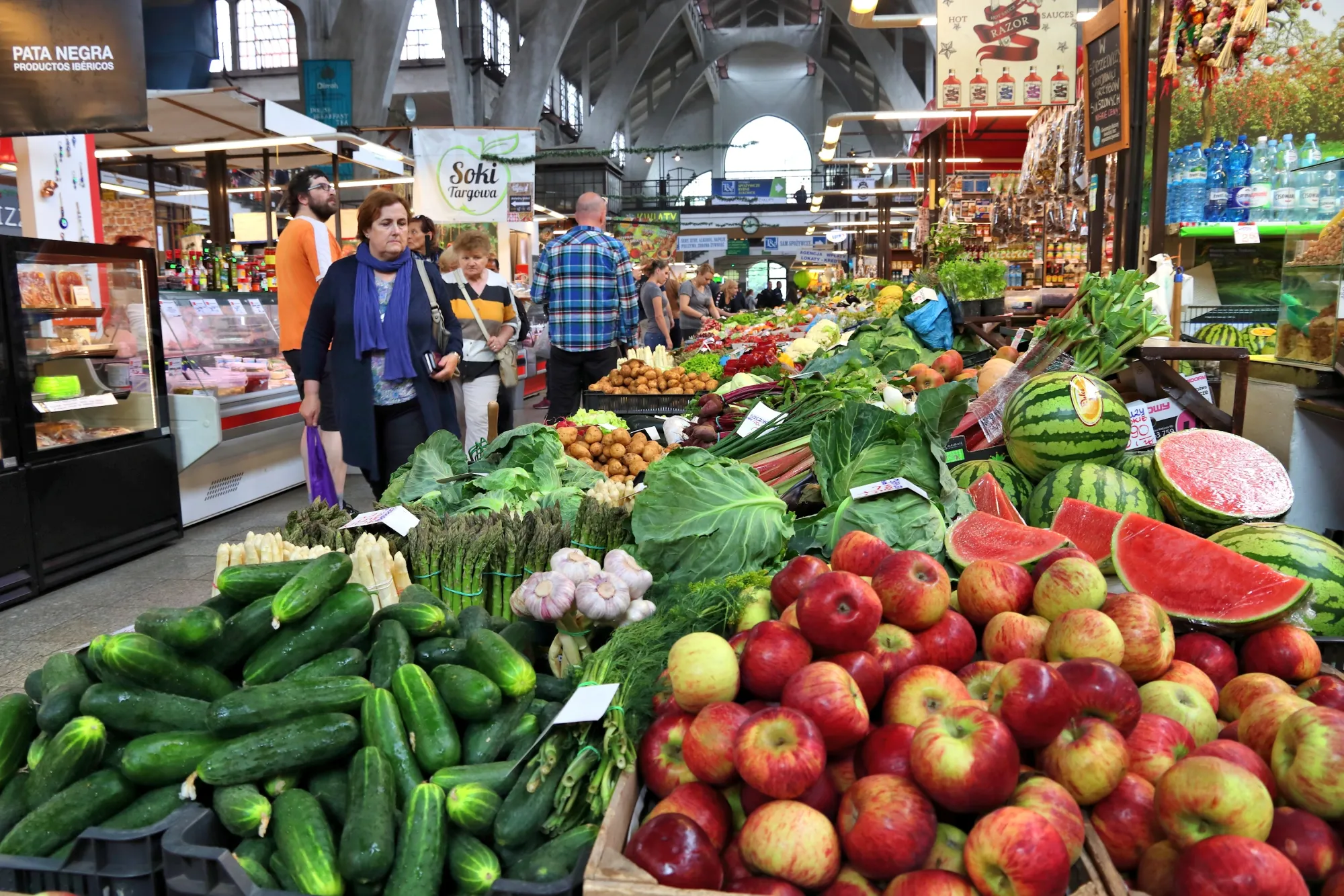 Zásadní změna v polských supermarketech. Lidé objevili na účtenkách záhadný poplatek navíc.