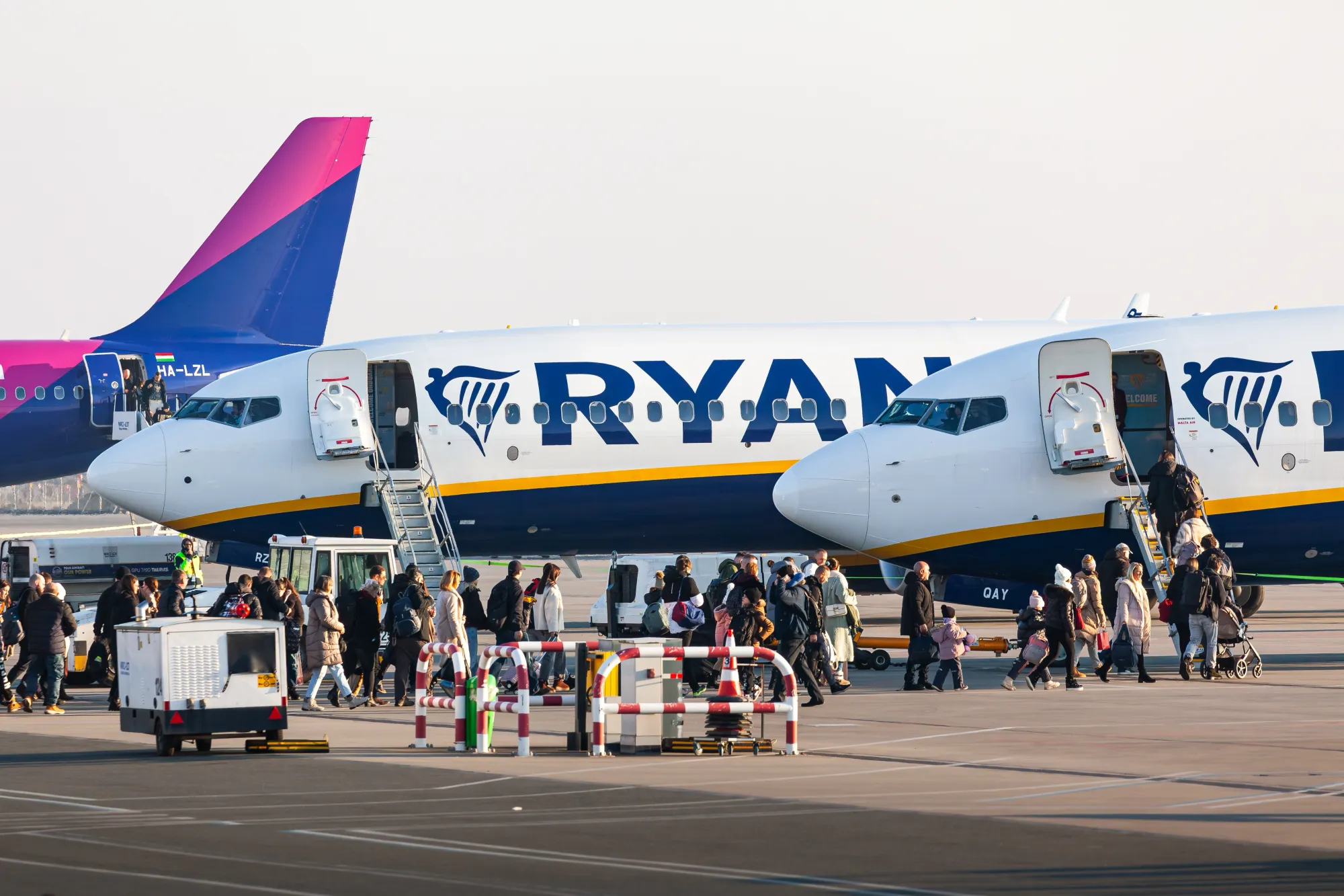 Na Ryanair a Wizz Air míří vlna kritiky. Levné letenky už u těchto společností nejsou jistotou.