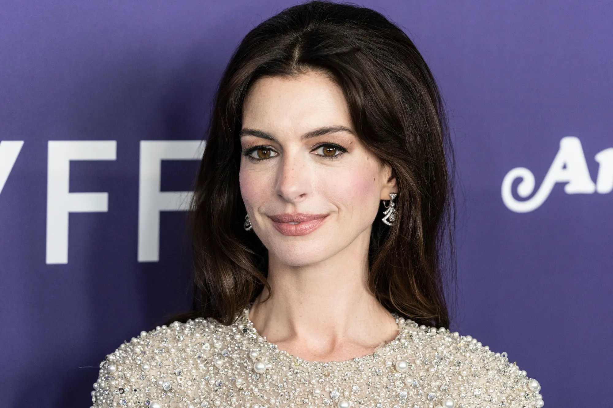 Anne Hathaway prozradila, jak pečuje o svůj vzhled. Fanoušci její odpověď nečekali.