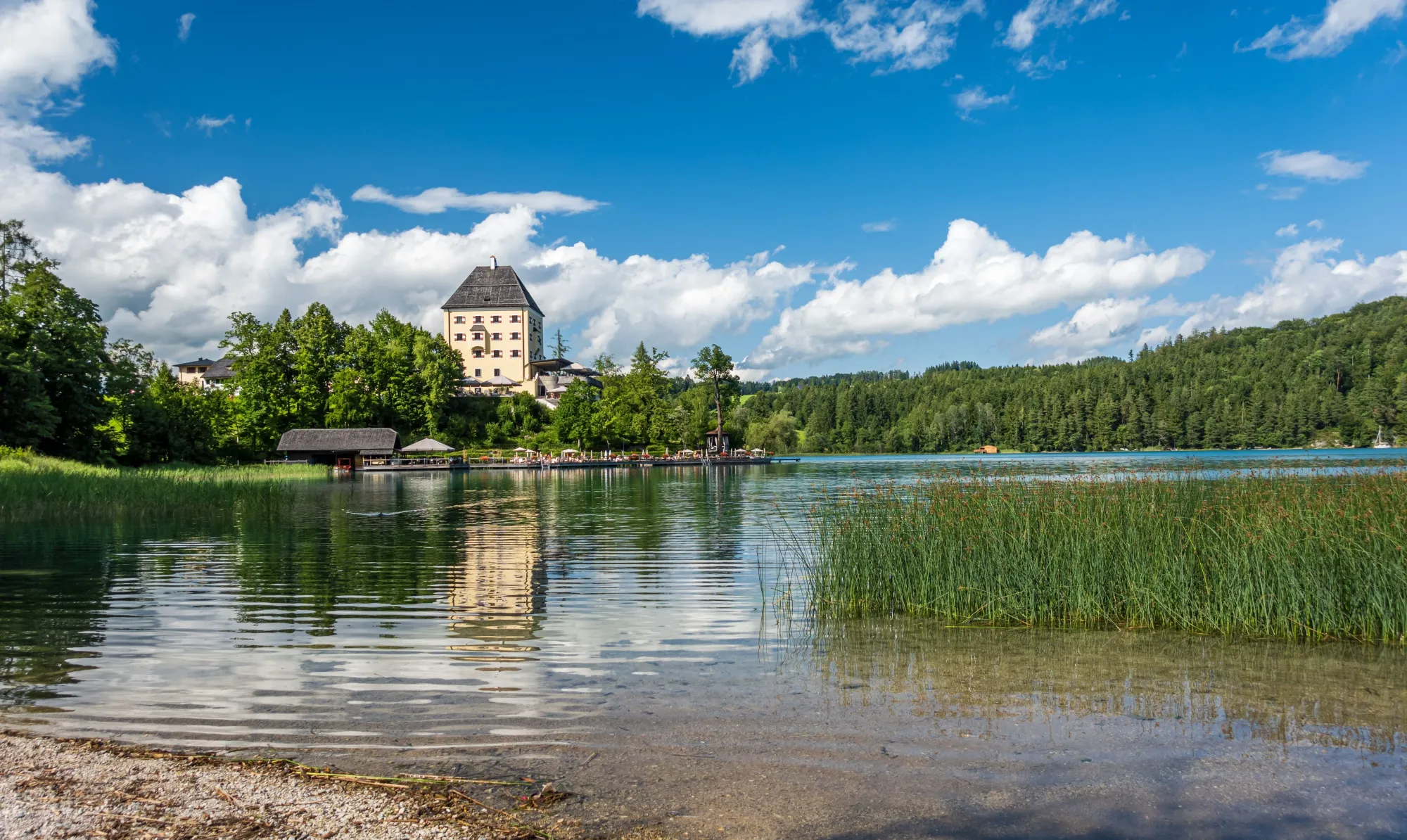 Tady se plní sny: Jezero kousek od Česka bere dech a trumfuje i proslulé Lago di Garda.