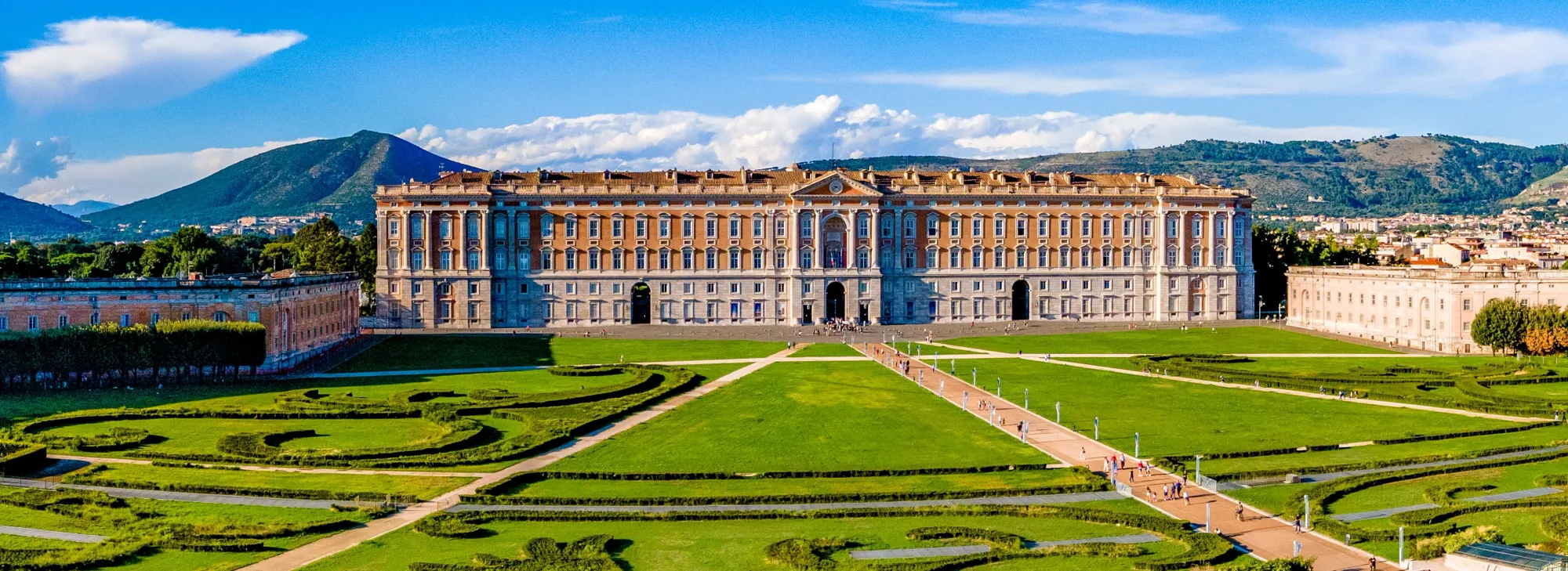 Turisté v šoku: Palác, který trumfne i Versailles, ukazuje poklady z Pompejí. Fronty jsou nekonečné.