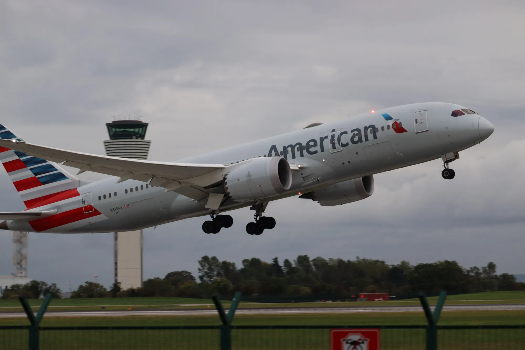 Z Prahy dnes startuje nová linka do Filadelfie. American Airlines vrací cestování do USA blíž.