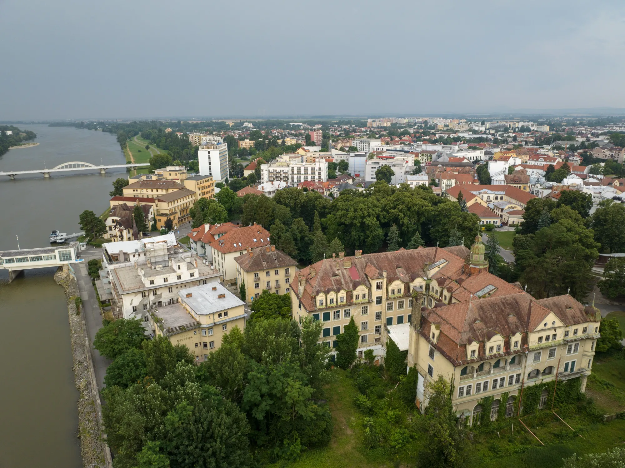 Kdysi jezdila jen elita, dnes tam nepotkáte ani živáčka. Zapomenuté lázně ukrývají léčivý poklad.