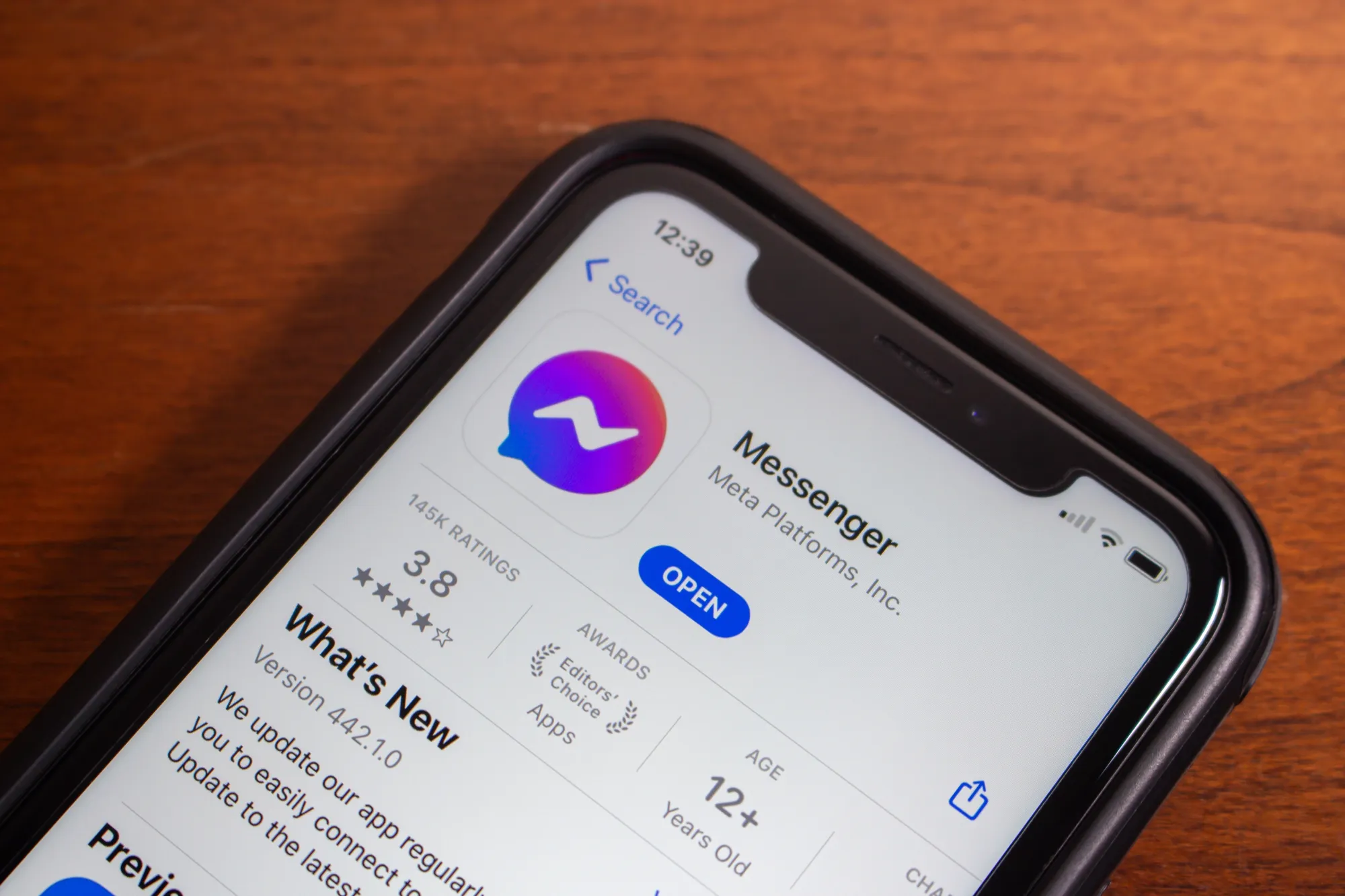 Facebook chystá krok, který mnohé zaskočí. Messenger přestane fungovat dřív, než čekáme.