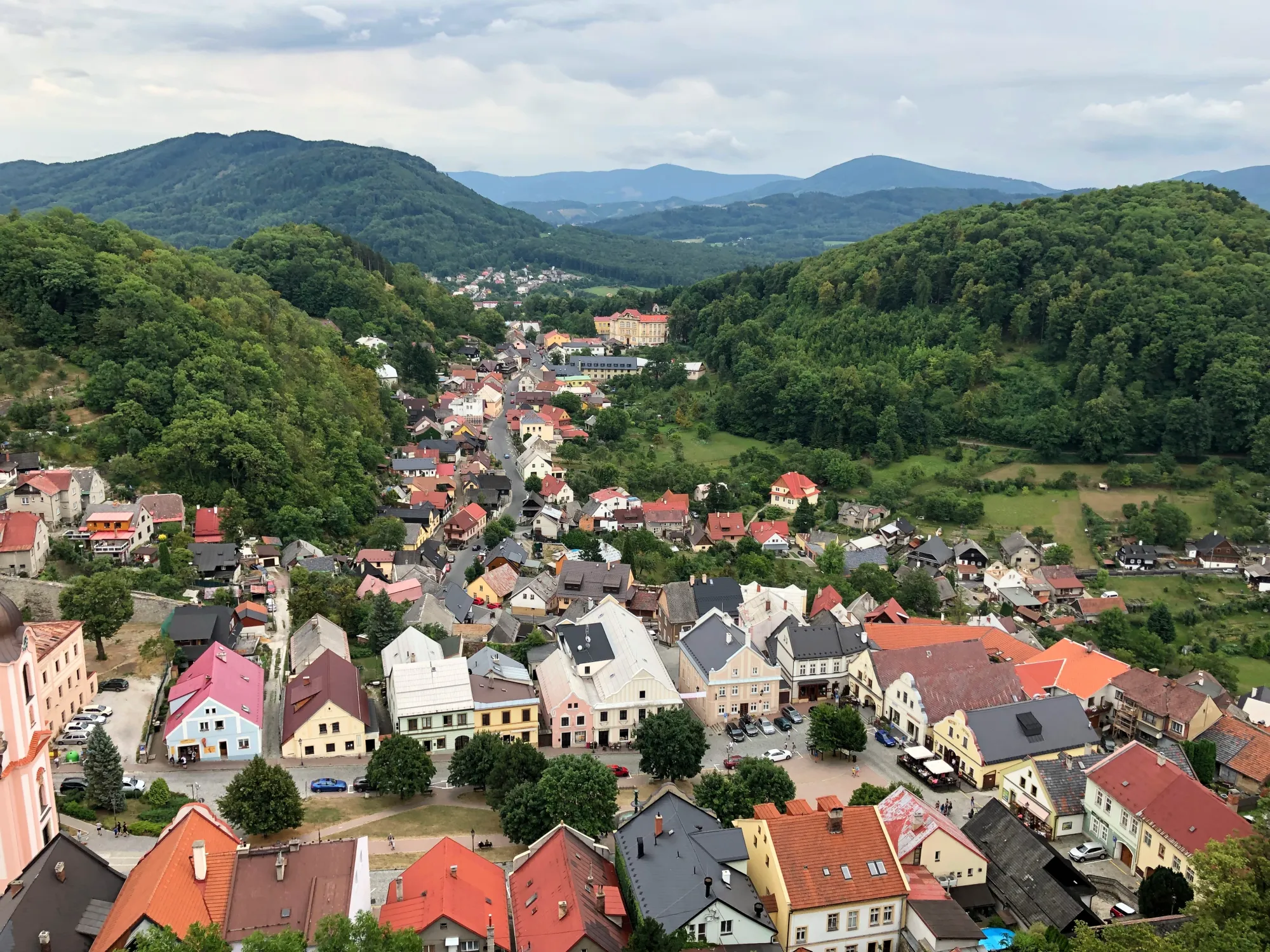 Nejhezčí vesnice v Česku je blíž, než si myslíte. Turisté ji míjejí a vůbec o ní nevědí.