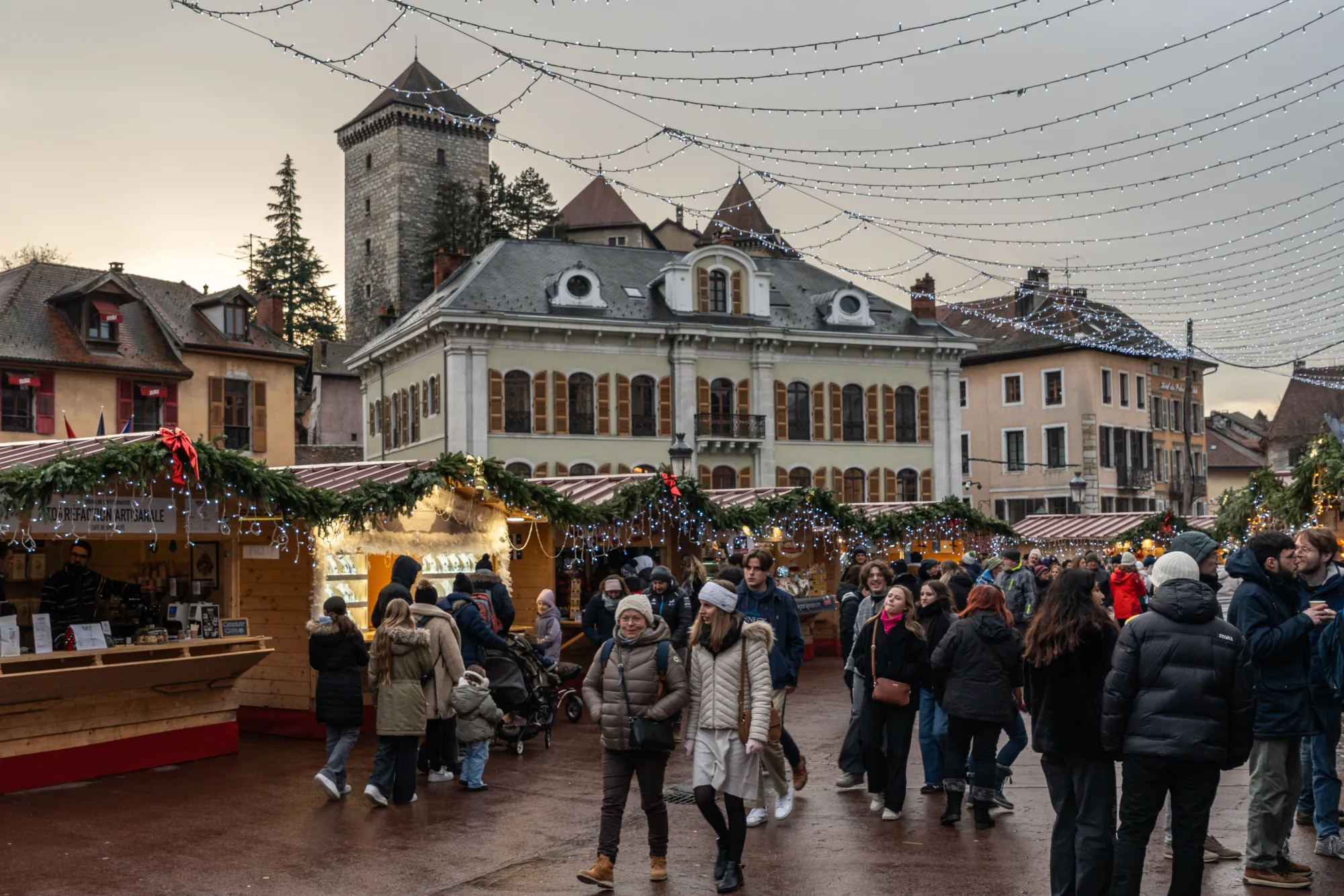 Krátká socialistická éra překvapila Západ. Předvánoční nákupy v 60. letech vypadaly úplně jinak.