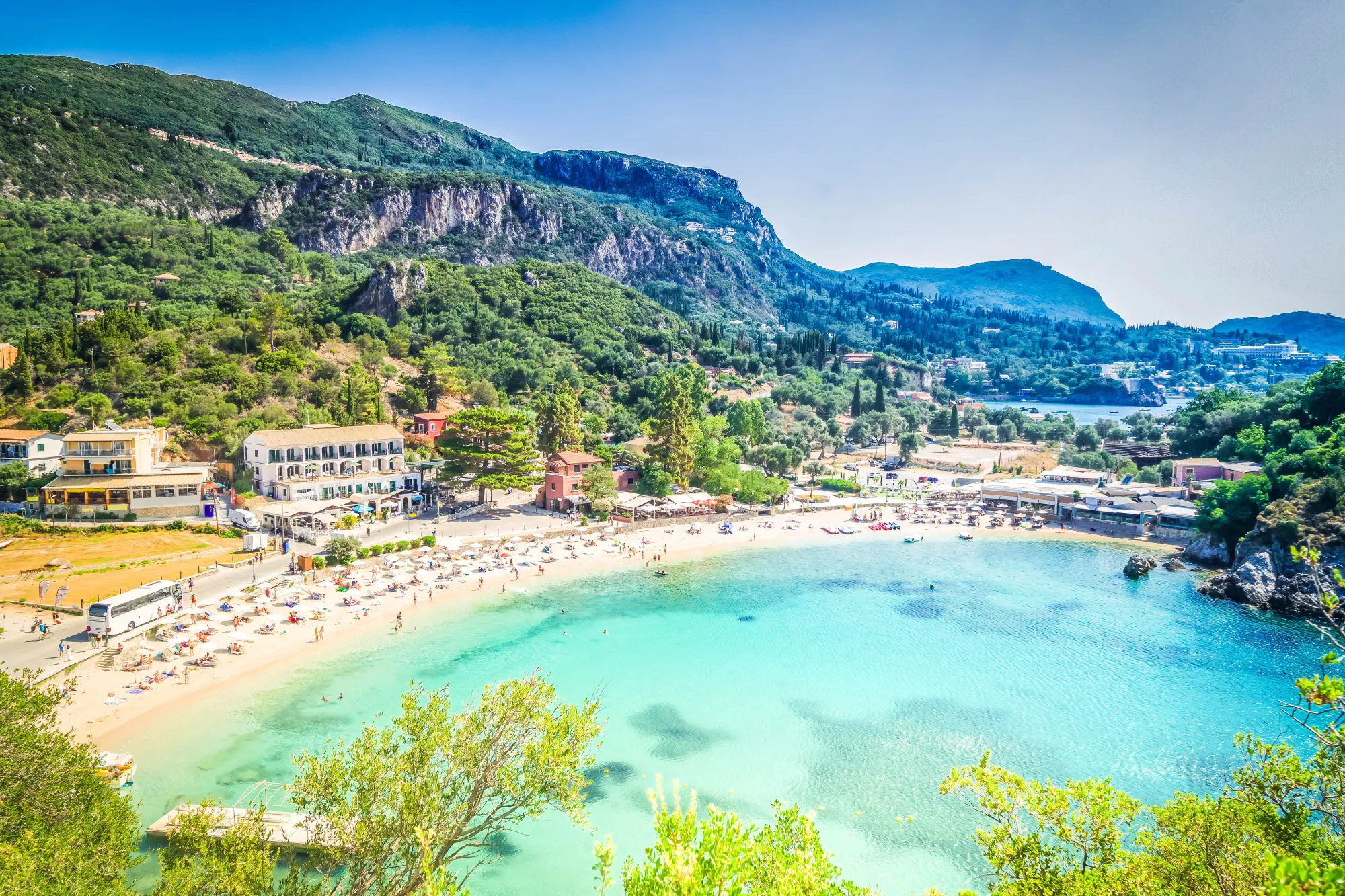 Řecké ostrovy bez mas turistů. Tyhle čtyři stojí podobně jako Rhodos a Korfu, ale budete na ně vzpomínat dlouho.