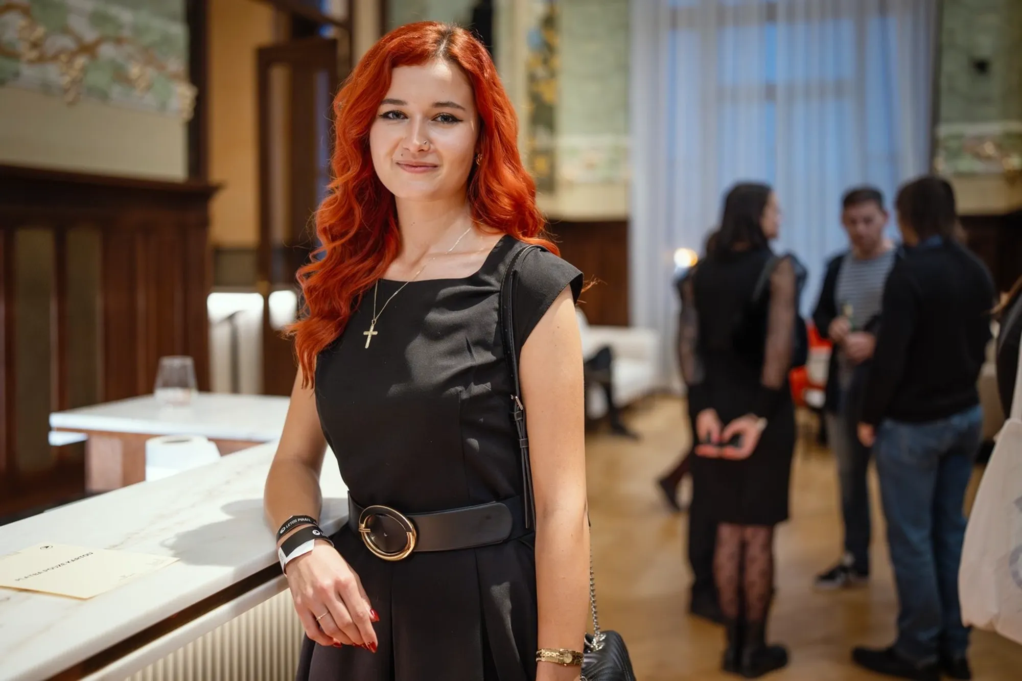 Extravagance proti eleganci. Demetrashvili poutá pozornost, Pavlová ukazuje, jak vypadá chytrá jednoduchost.