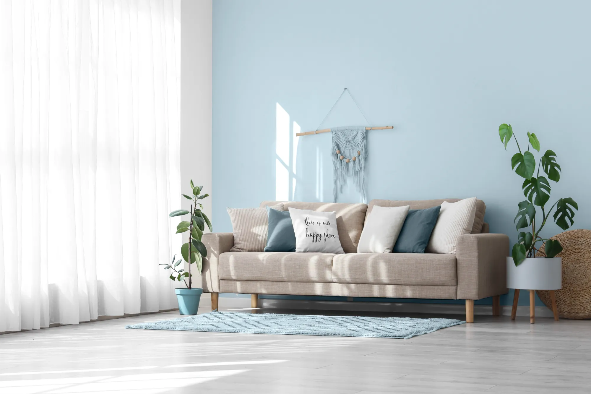Nové trendy bydlení z Francie lákají na harmonii barev a materiálů. Exotické prvky i moderní techno dávají domovu nový rozměr.