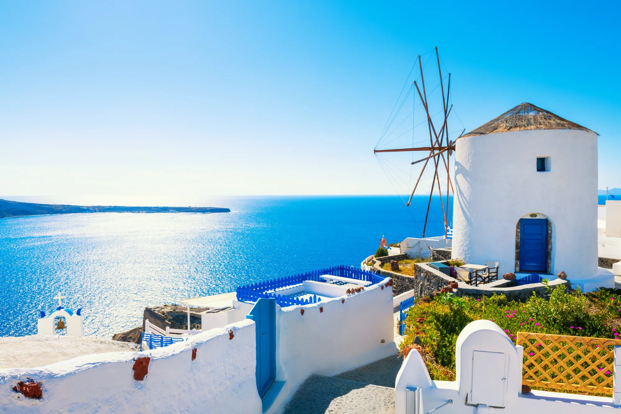 Santorini omezuje turisty víc než dřív. Ostrov snů už nepůjde navštívit bez nových pravidel.