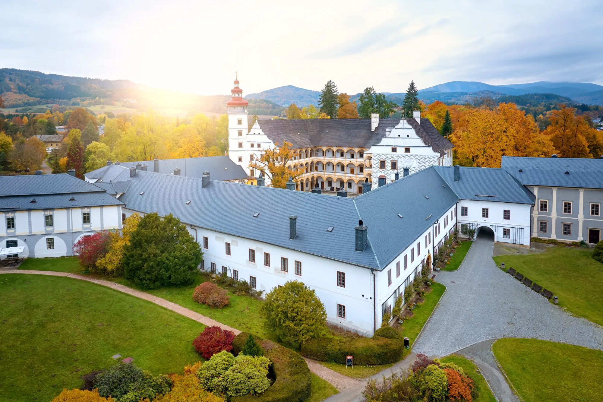 Češi míří do Maďarska zbytečně. Pod horami leží lázně, které překonají i slavné zahraniční resorty.