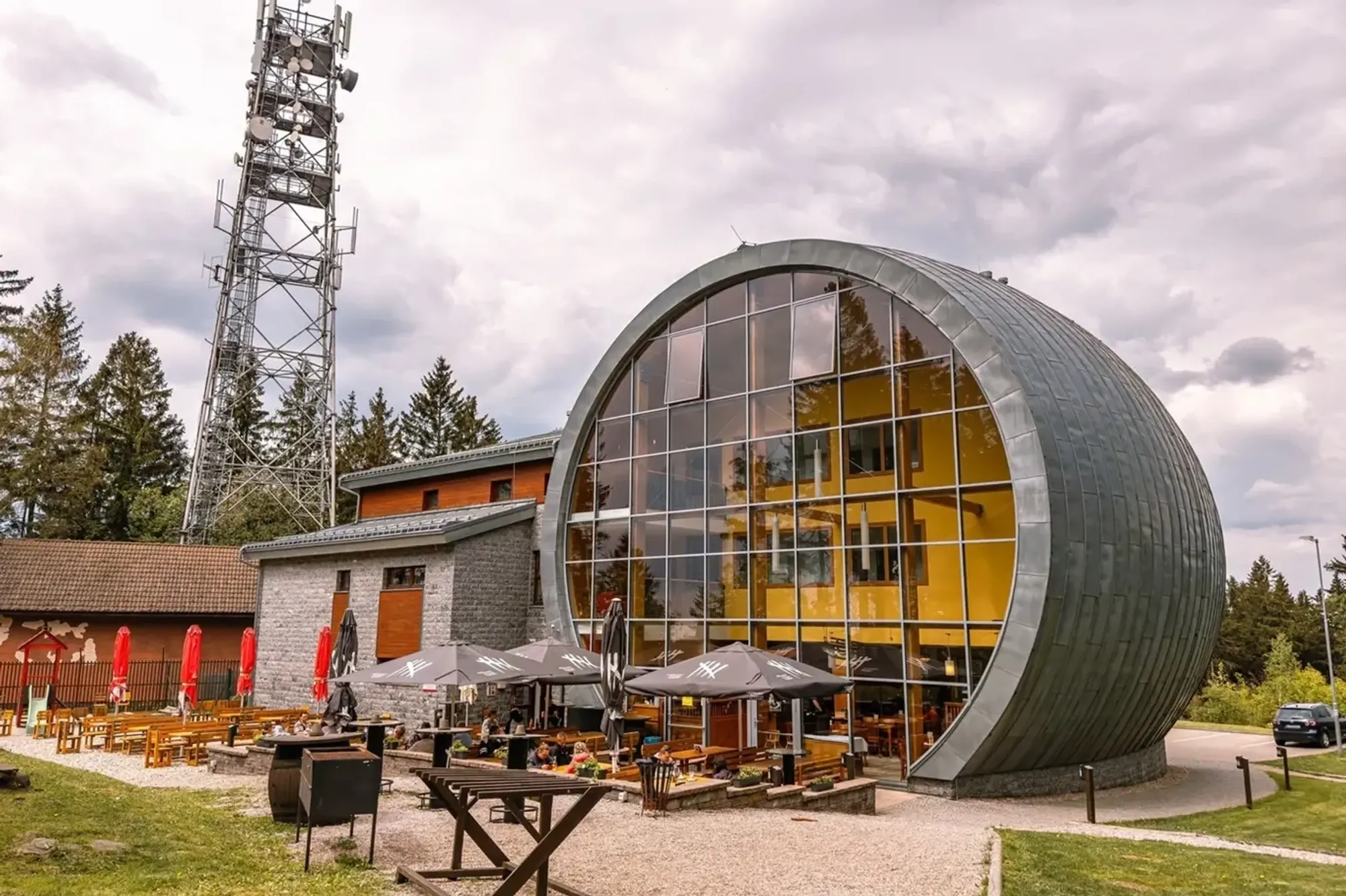 Mimo Špindlerův Mlýn a Harrachov existuje místo, které nabízí lepší zimní podmínky i klid.