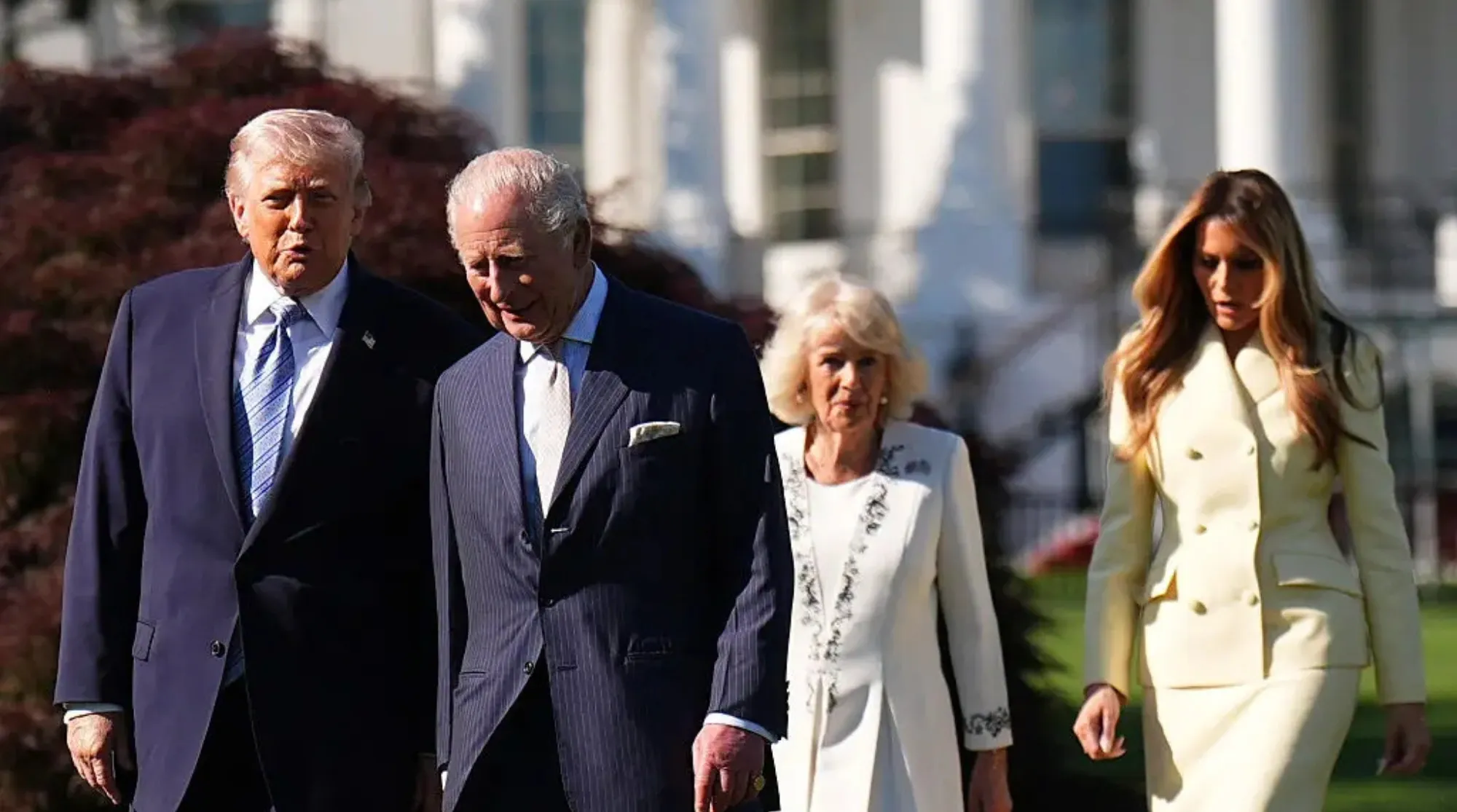 Král Karel měl Donaldu Trumpovi říct něco nečekaného. Expert na řeč těla mluví o znepokojivém vzkazu.