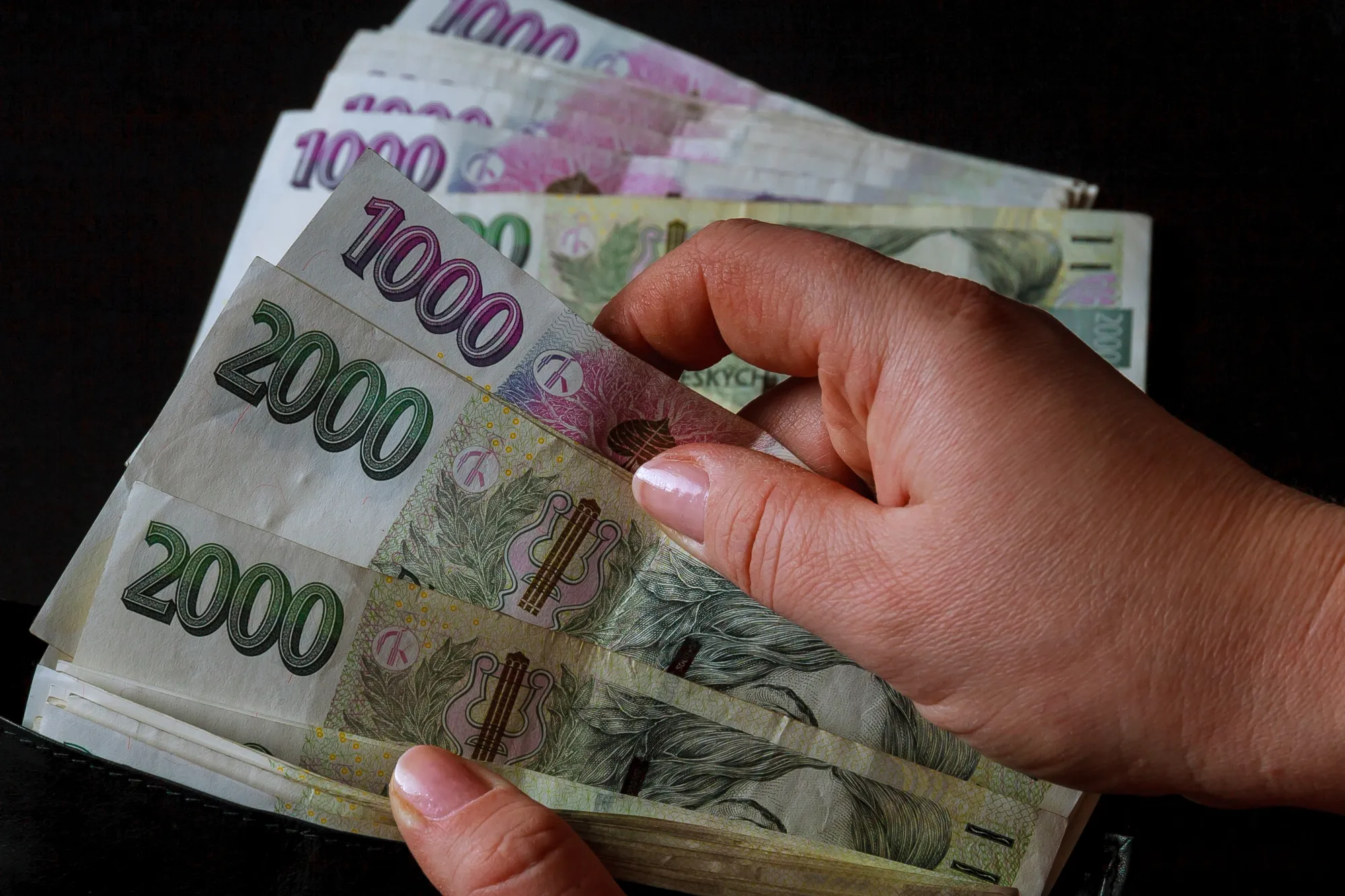 Částka, bez které nesmíte vyjít z domu. Banka vydala jasné varování, kdo ji nemá, zadělává si na malér.