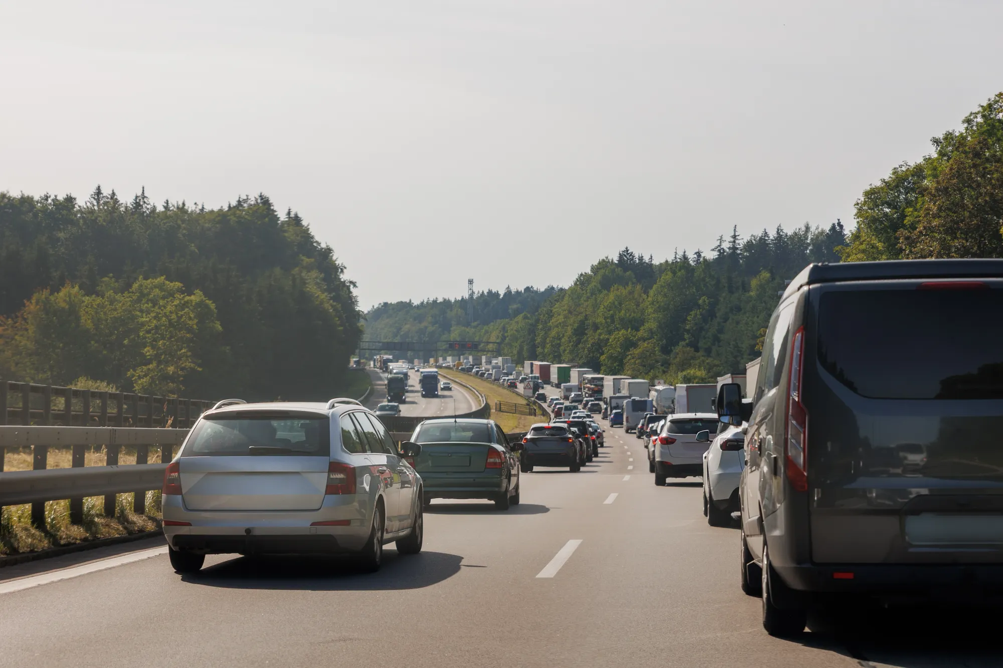 Rakouské dálnice umí Čechy vyjít pořádně draho. Vedle známky se platí i za úseky, které mnozí přehlédnou.