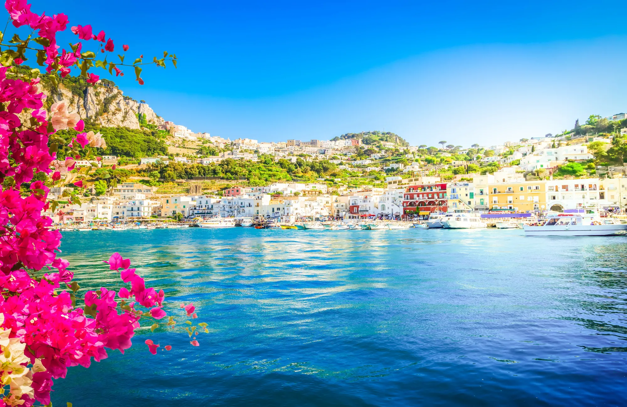 Capri před sezonou zpřísňuje pravidla. Za obtěžování turistů mohou padat pokuty až 500 eur.