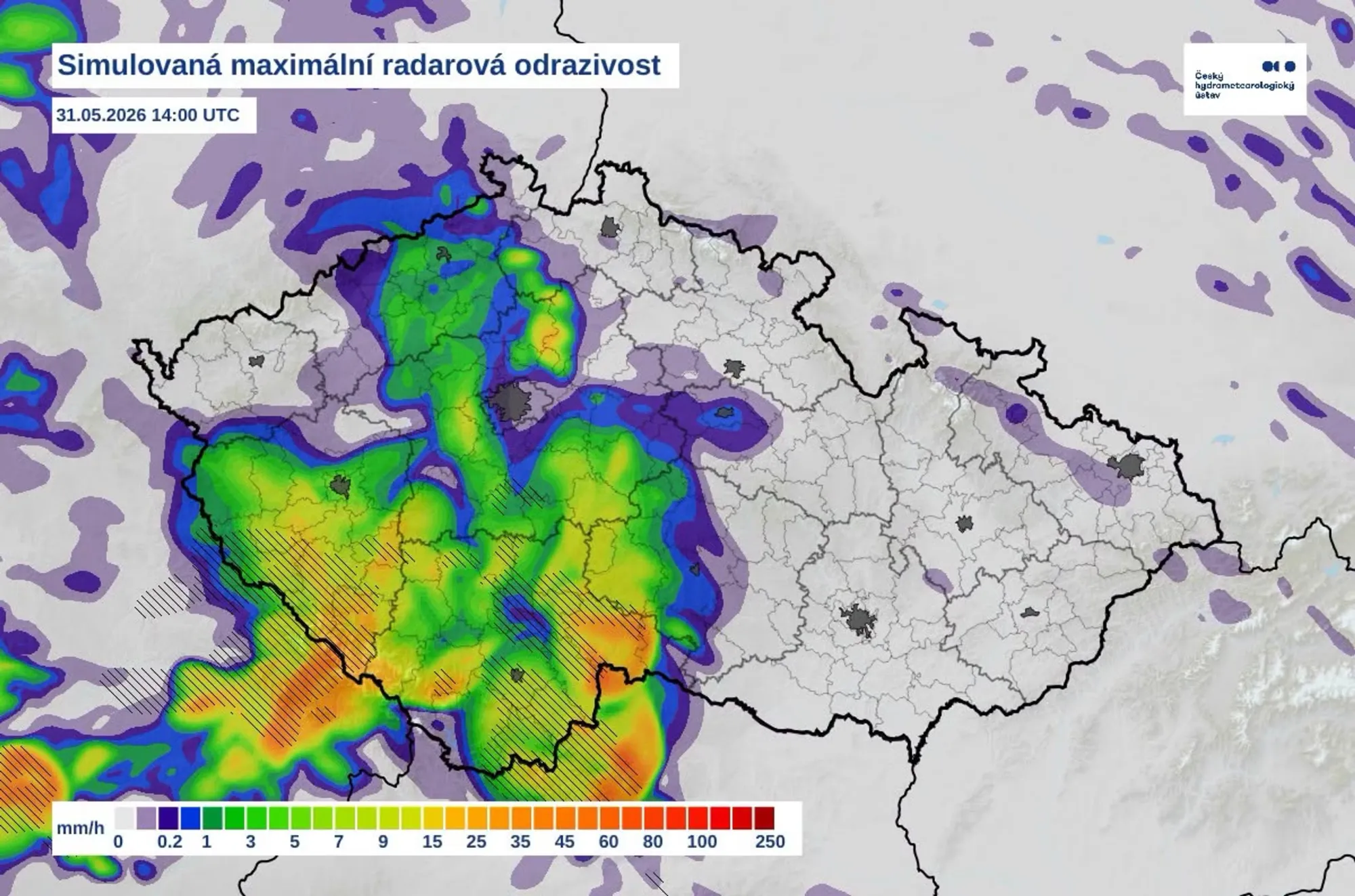 Kdo si po sobotních přeháňkách myslel, že se počasí rychle uklidní, musí počítat s dalším zhoršením. Meteorologové upozorňují, že i během neděle se mohou tvořit bouřky a tentokrát jich má být plošně více než o den dříve. Situace se bude ještě upřesňovat, protože vývoj bouřek bývá velmi citlivý na aktuální podmínky.  ČHMÚ zároveň naznačil, kde může být riziko nejvyšší. Nejvíce energie pro vznik silnějších bouřek se má podle meteorologů soustředit hlavně v západní polovině Čech. Bouřky se tak mohou znovu objevit v podobných oblastech jako v sobotu, jen s tím rozdílem, že tentokrát mohou být rozsáhlejší a přinést i vydatnější déšť.  „Bouřek by mělo být v neděli na větším území. Předpověď se ale bude ještě zpřesňovat, protože vývoj zatím není úplně jednoznačný,“ uvedli meteorologové v přepracovaném shrnutí situace.  Nejvíce hrozí vítr a přívalový déšť  Odpoledne může podle předpovědi dorazit i bouřkový systém, který by mohl zasáhnout zejména jihozápad a jih Čech. Právě tam se bouřky prohnaly už v sobotu, v neděli ale mohou být silnější. Největším problémem nemusí být jen déšť, ale také nárazy větru, které mohou lámat větve a v horším případě i stromy.  „Bouřkový systém může během odpoledne zasáhnout podobné oblasti jako v sobotu. Oproti předchozímu dni však může být rozsáhlejší a výraznější, hlavním rizikem zůstávají plošnější nárazy větru,“ varovali meteorologové.  Výstraha platí od nedělních 12:00 do pondělní půlnoci. Týká se Prahy, Středočeského, Jihočeského, Plzeňského a Karlovarského kraje, dále části Ústeckého kraje, Vysočiny a také Znojemska v Jihomoravském kraji.  Pozor by si měli dát hlavně řidiči  Lokálně se může objevit přívalový déšť, který rychle zatopí podchody, podjezdy, sklepy nebo níže položená místa. V členitějším terénu navíc nelze vyloučit ani prudké rozvodnění menších toků. K tomu se mohou přidat menší kroupy a nebezpečné blesky.  Meteorologové proto doporučují opatrnost hlavně lidem venku a řidičům. Silný déšť může během krátké chvíle výrazně zhoršit viditelnost i stav vozovky, vítr zase může shazovat větve do silnic. V takovém počasí se vyplatí neparkovat pod stromy, sledovat aktuální výstrahy a při bouřce raději odložit cestu, která není nutná..