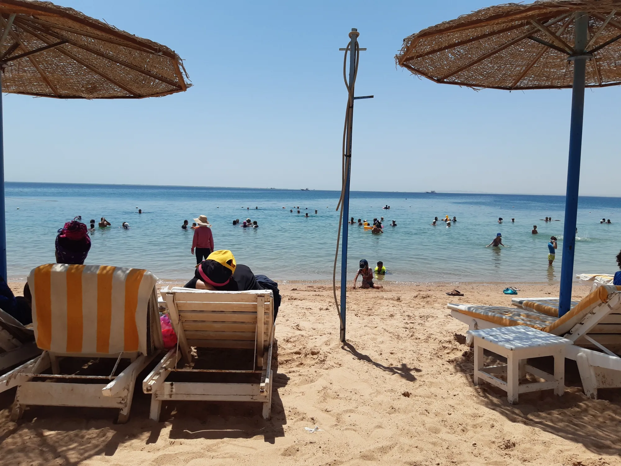 Egypt pořád láká, část Čechů ale váhá. Cestovky kvůli strachu z války ruší některé zájezdy.