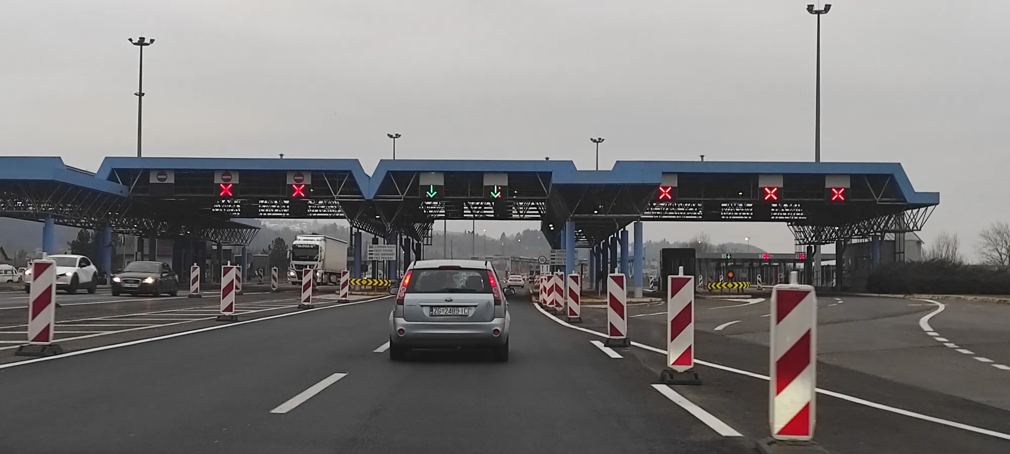 Češi si při cestě do Chorvatska výrazně uleví. Nové mýto slibuje konec kolon, přinese ale i nové povinnosti.