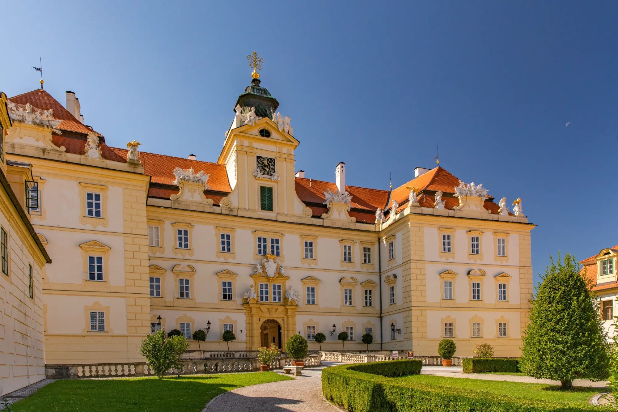 Na Moravě leží klenot, o kterém se mlčí. Češi litují, že ho objevili až teď, když už je pozdě.Na Moravě leží klenot, o kterém se mlčí. Češi litují, že ho objevili až teď, když už je pozdě.