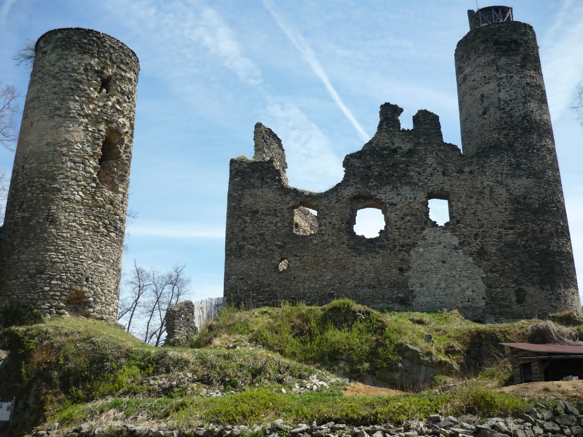 Turisté ho fotí jako klenot Česka. Netuší, že hned za rohem je ústav a děsivá historie.