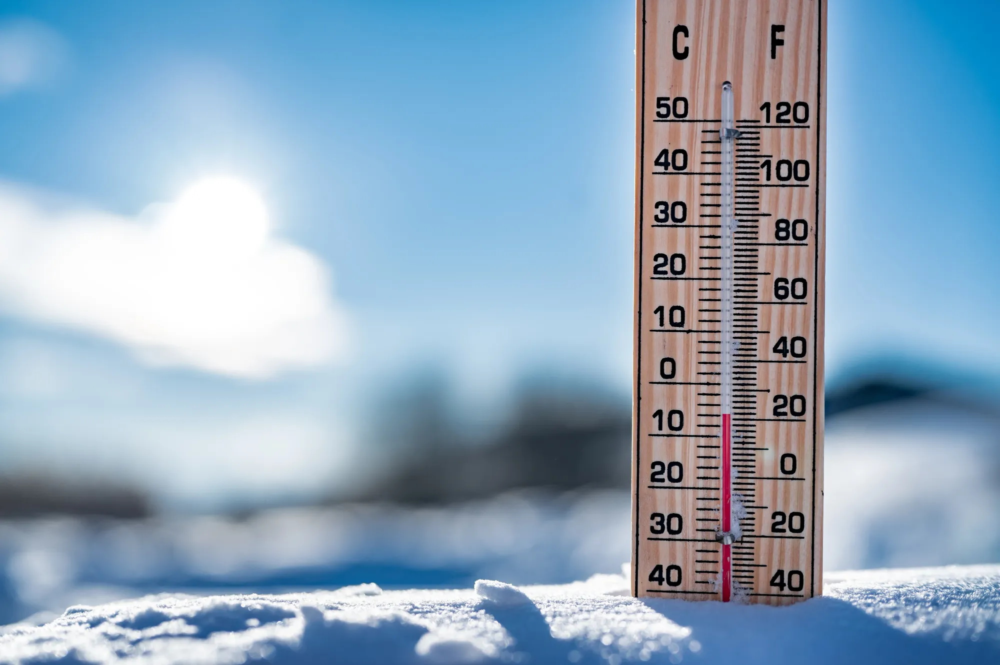 Teplotní šok zasáhne republiku. Mráz udeří nečekaně, meteorologové varují před dny, kdy půjde o zdraví.