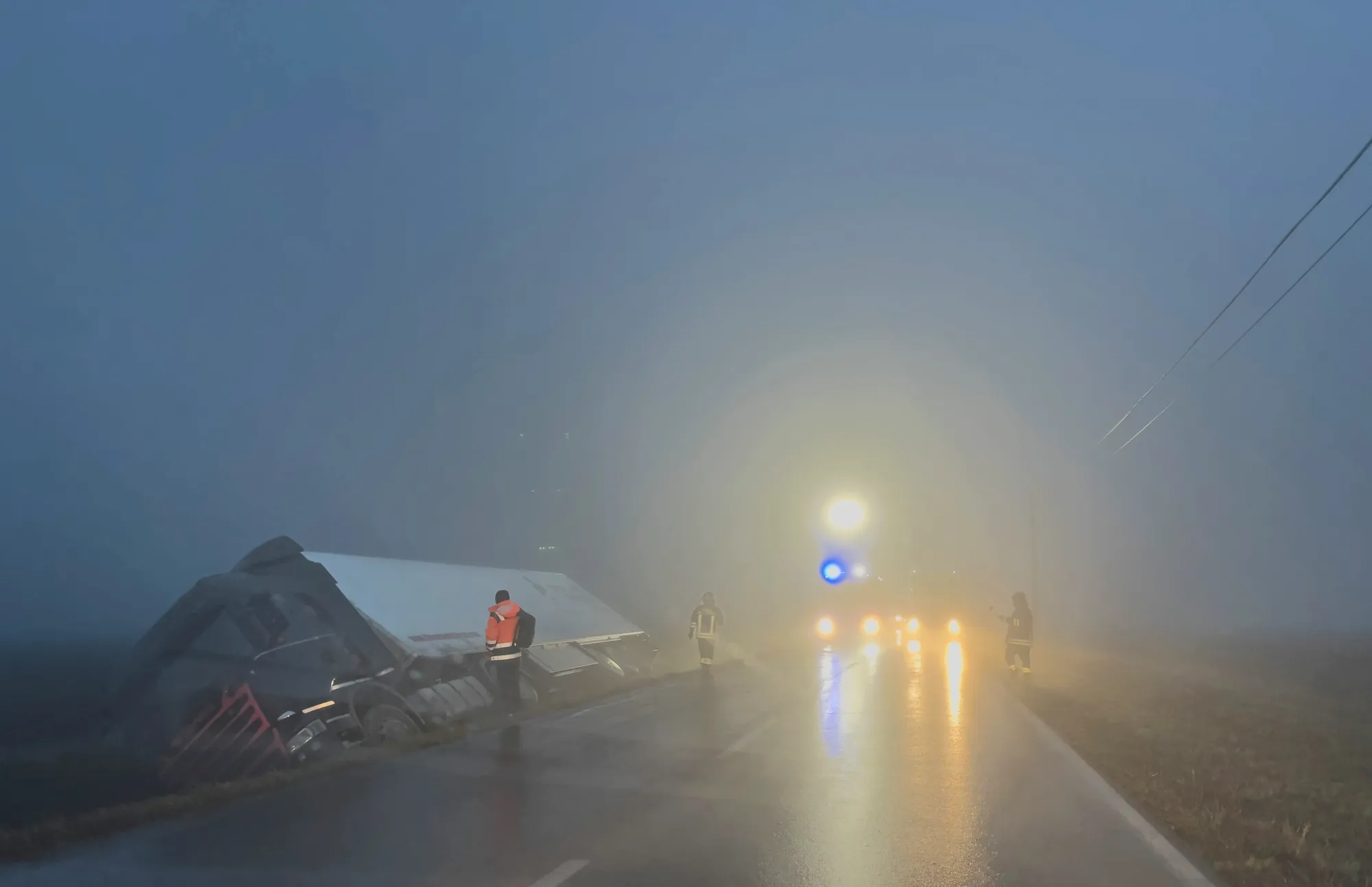 Kolaps na hlavní tepně Česka. D1 u Vyškova uzavřely nehody způsobené ledovkou.