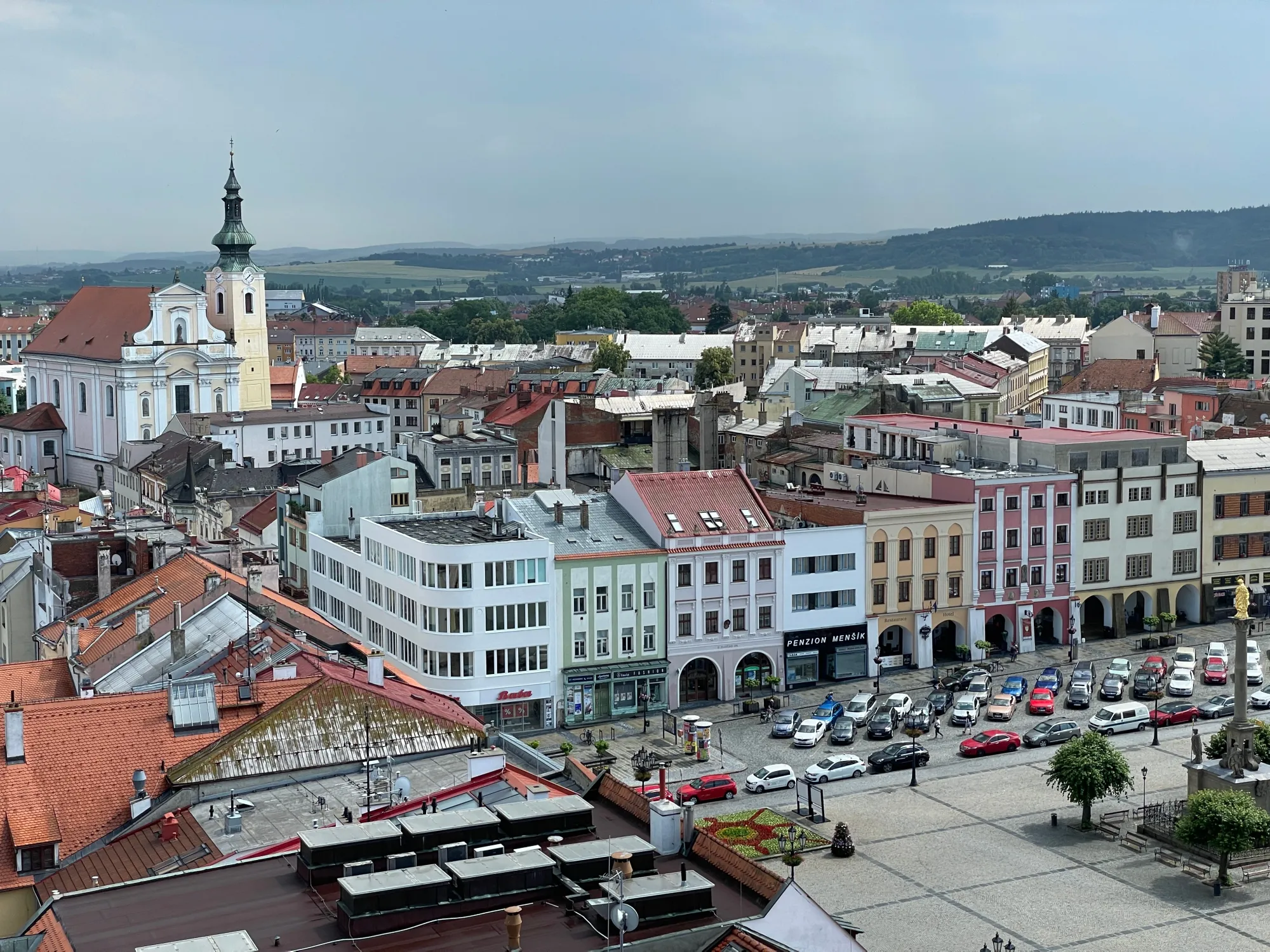 Turisté šílí z Prahy, ale kdo objeví tohle město, už se tam bude chtít vrátit. Skrytý klenot Česka.