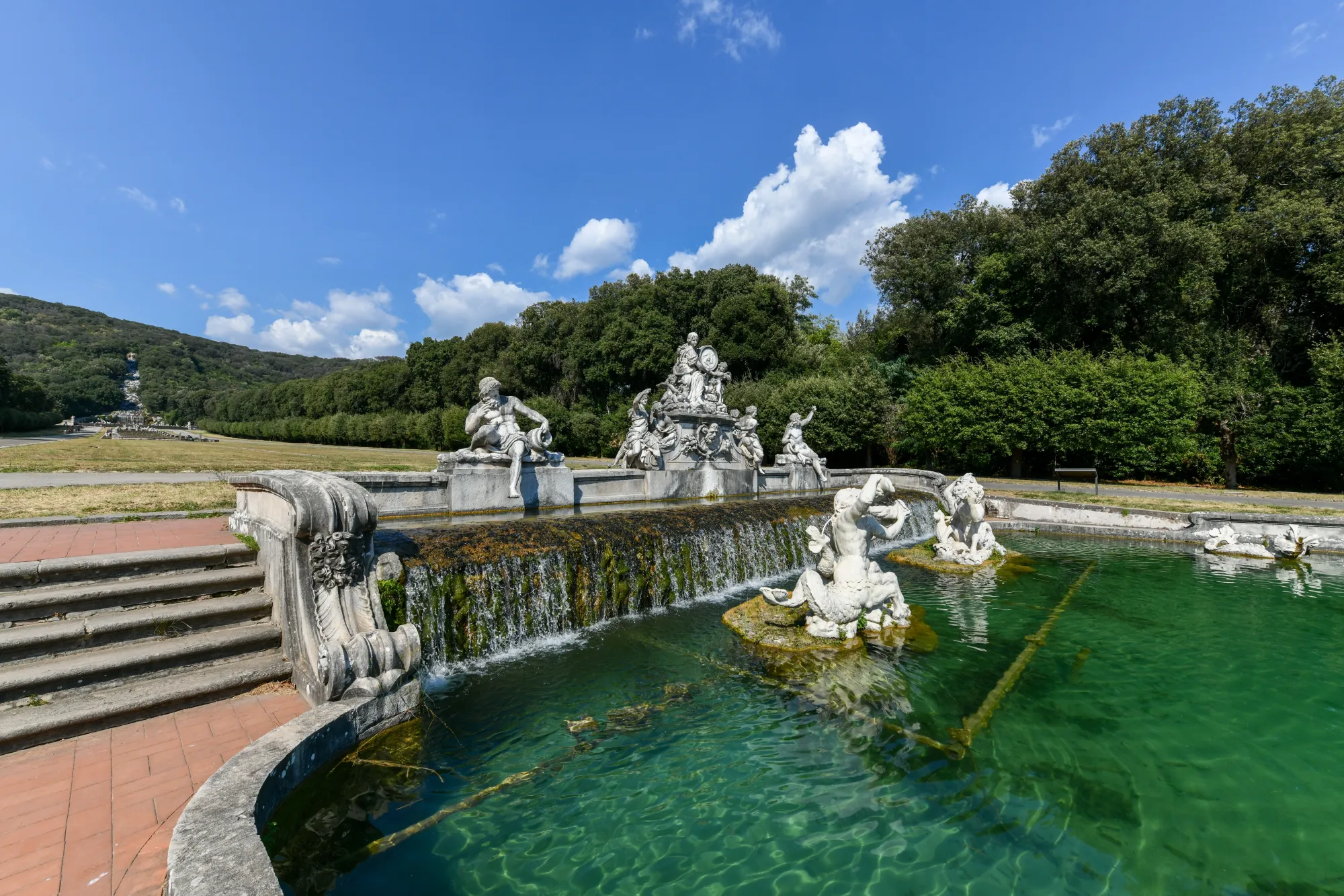 Zapomeňte na Versailles. V tomto paláci turisté šílí, kvůli pokladům z Pompejí stojí fronty celé hodiny.