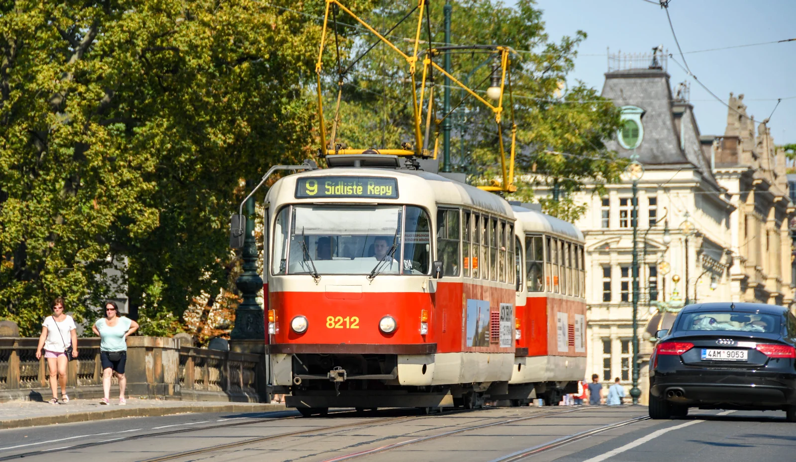 Řidič pražské tramvaje prozradil, jaká je jeho měsíční výplata. Když uvidíte tu částku, přehodnotíte svou kariéru