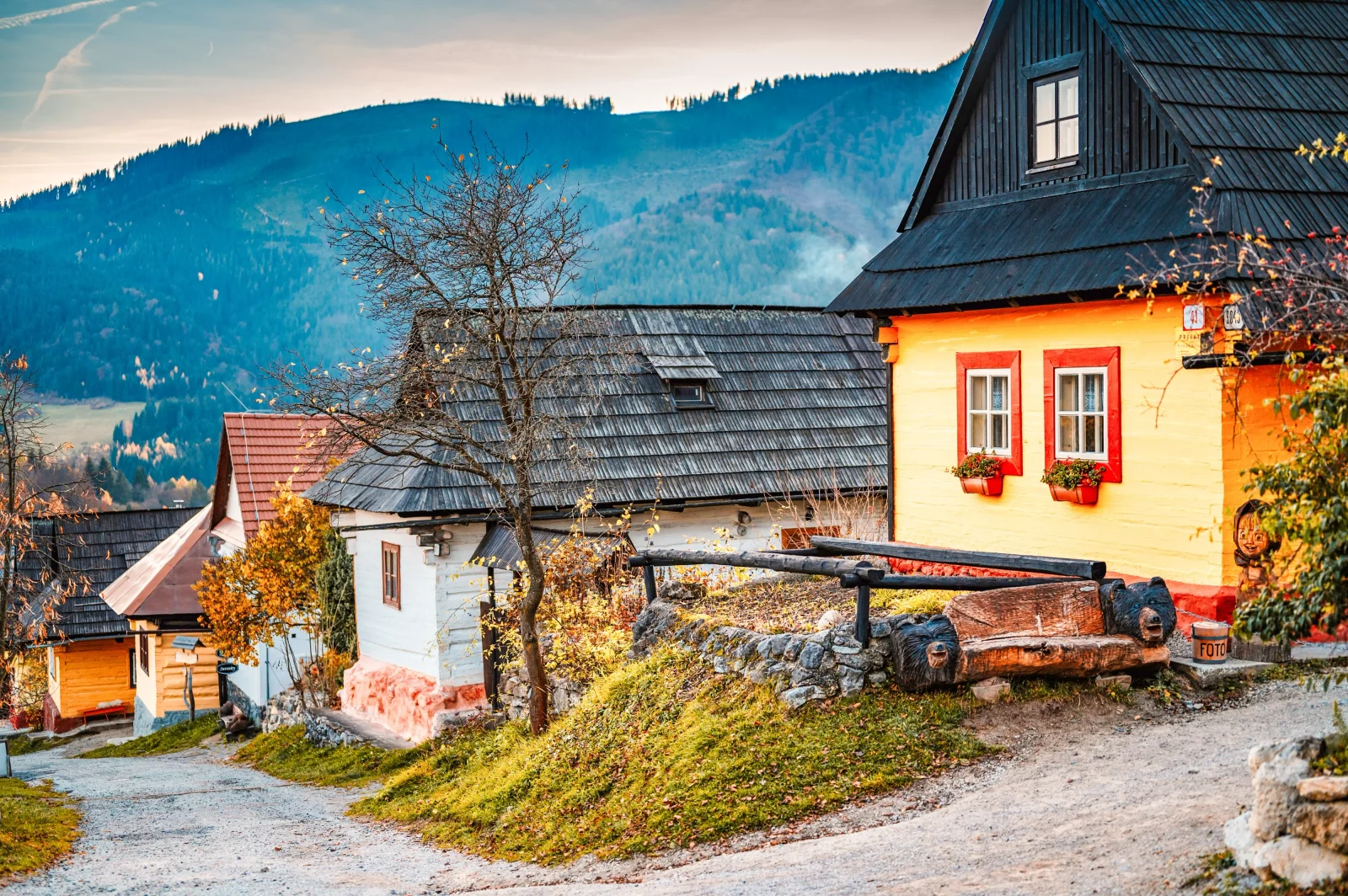 Zahraniční média si všímají slovenské obce. Obyvatelé mluví o situaci, která je začíná dusit