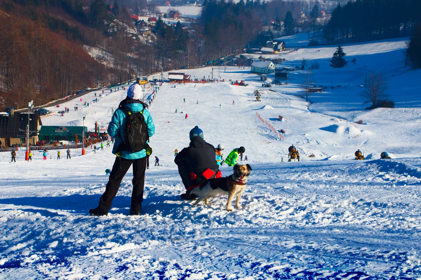 Skiareály v Krušných horách jedou naplno. Ceny skipasů se letos liší víc, než čekali lyžaři