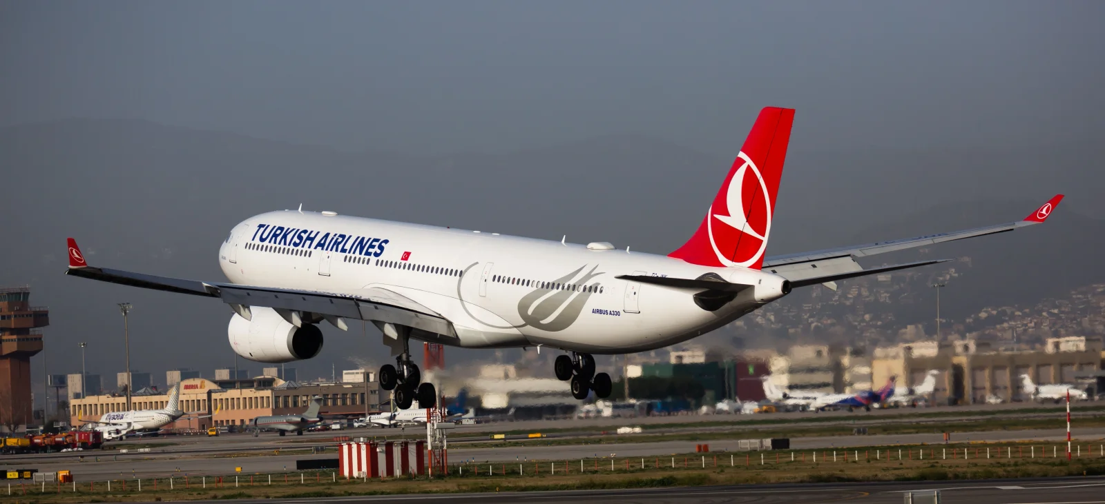 Turkish Airlines škrtá linky i mění plány. Dopravce reaguje na napětí v regionu a přepisuje letní provoz