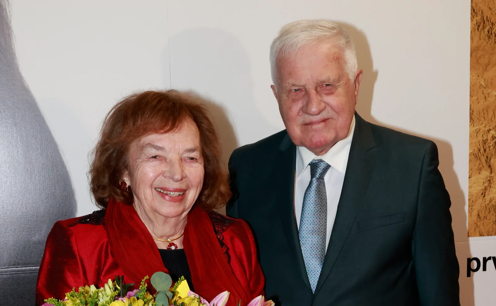 Rodina Klausových tráví čas v jižních Čechách. Největší pozornost tam poutají to, co postavila sama Livia