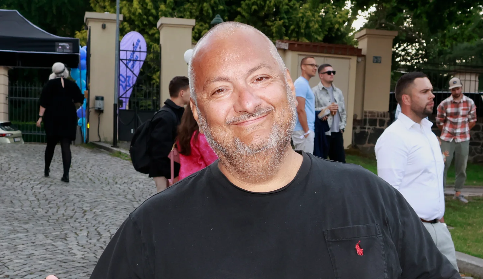 Zemřel oblíbený moderátor Patrik Hezucký. Reakce jeho nejbližších dojala fanoušky k slzám