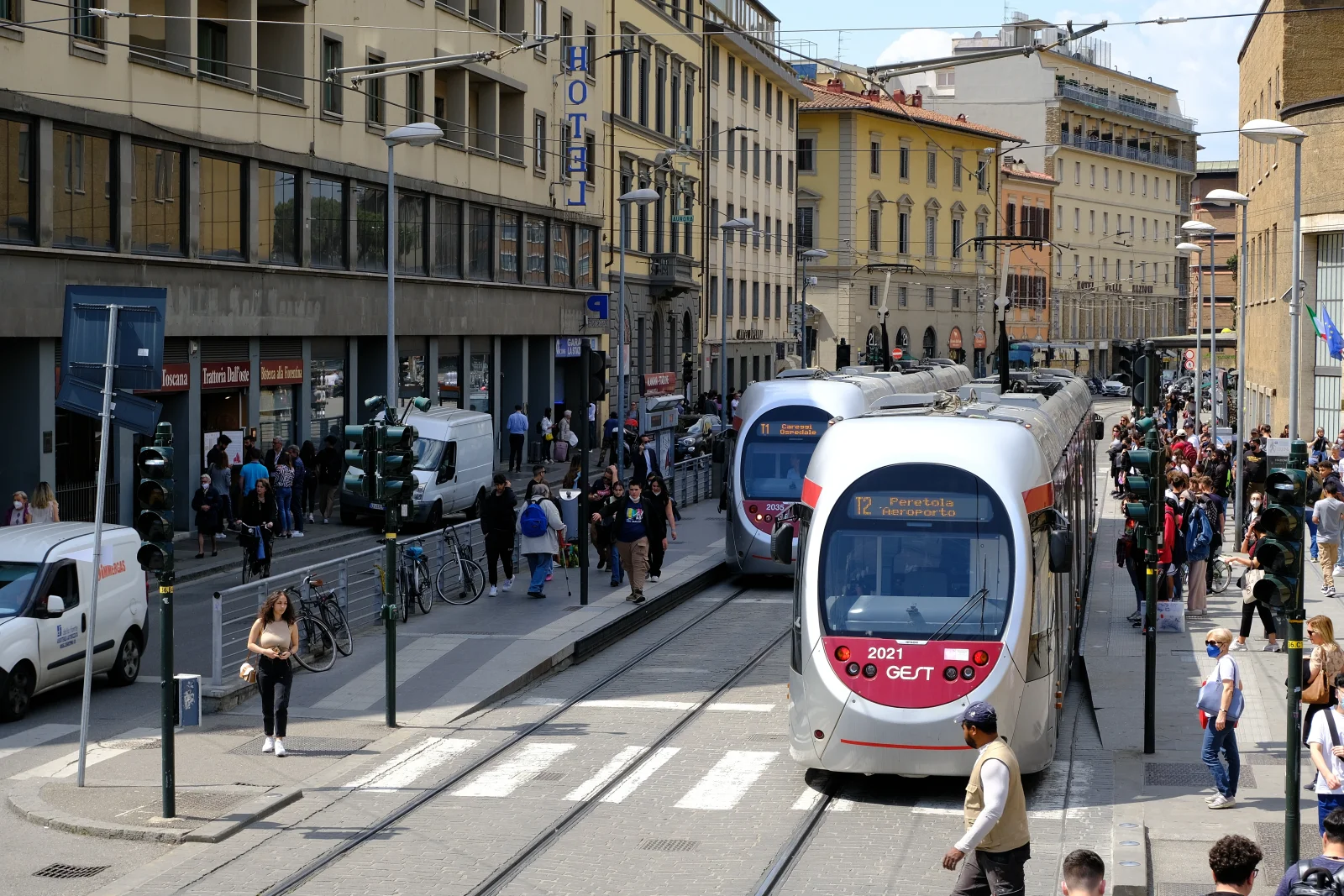 Dnes 28. října se v Praze musíte připravit na pořádné dopravní komplikace, nejvytíženější linka nejede