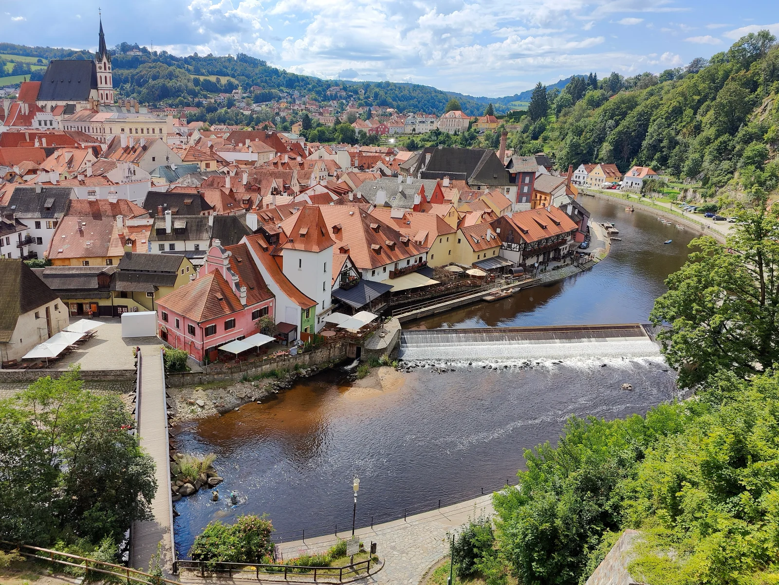 Praha není nejdražším místem v Česku. V tomto městě  zaplatíte dvojnásobek a Čecha tu nepotkáte