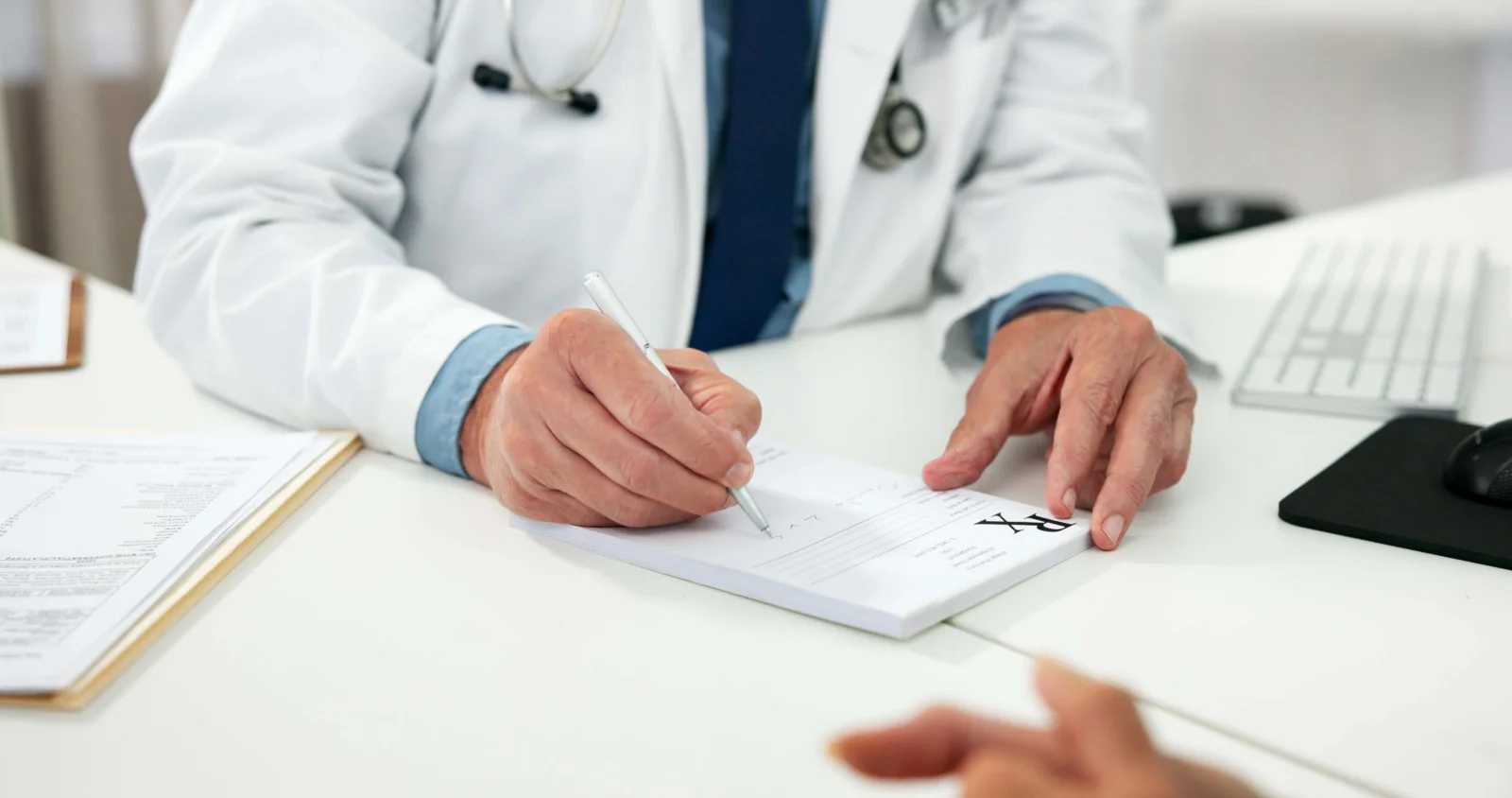 Praktici budou moci předepisovat víc léků. Pacientům odpadne zbytečné obíhání specialistů