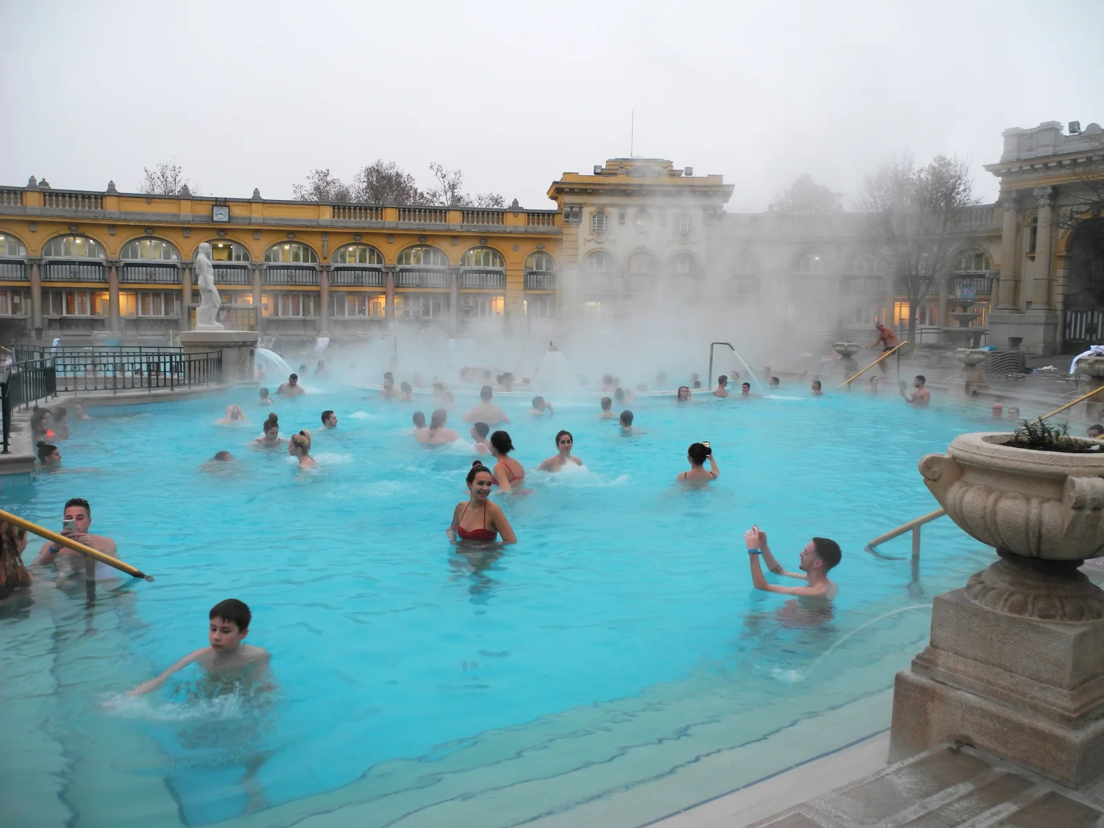 Do tohoto slavného města míří davy turistů. Jen málokdo ví, že tu leží největší lázně světa
