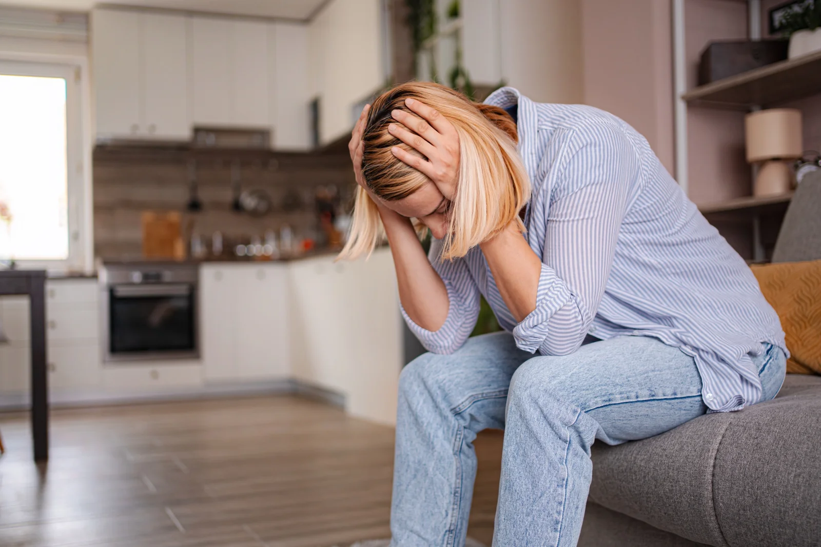 Gabriela (43): Kvůli manželově ztrátě práce jsem vzala druhou směnu. Pak jsem zjistila, kam mizely naše peníze