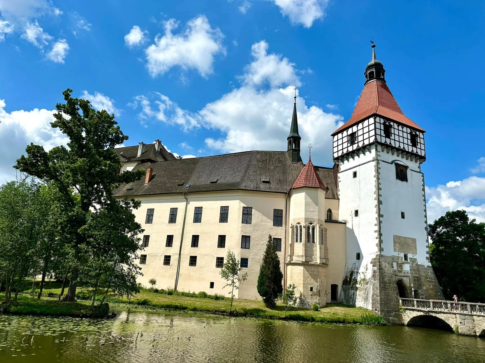 Na tomto zámku se natáčela úspěšná pohádka. Když ho lidé navštíví, vůbec si na to nevzpomenou
