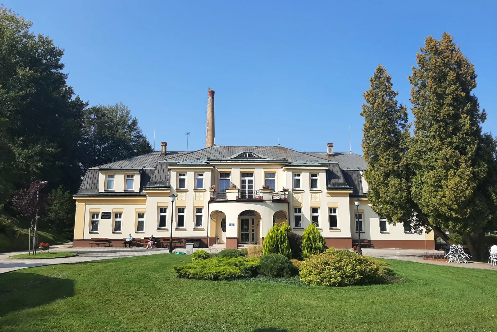 Zapomeňte na Karlovy Vary, sem jezdí skuteční znalci. Toto jsou lázně, kde si užijete luxus za poloviční cenu