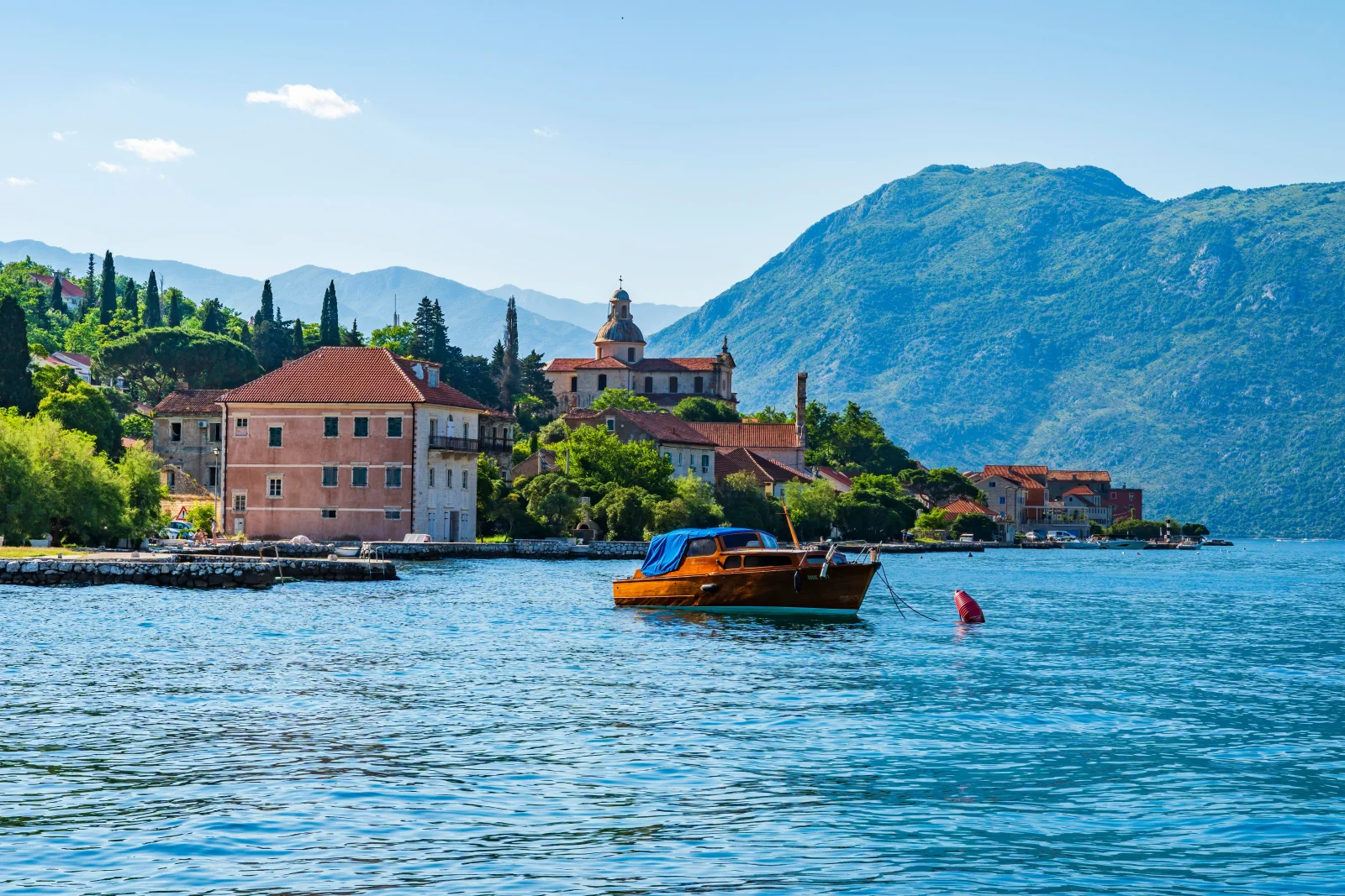 Češi letos místo Chorvatska volí levnější přímořskou destinaci. Nabízí stejné moře i méně turistů