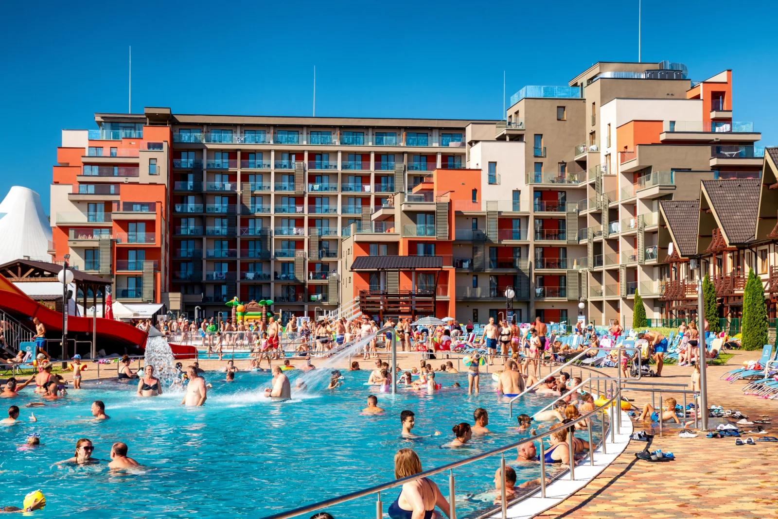 Objevili jsme termální lázně, o který většina lidí netuší. Teplota vody dosahuje 40 °C a má blahodárné účinky