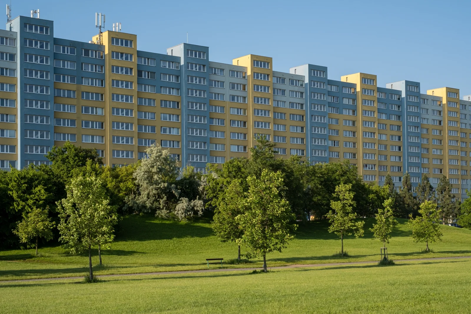 Podivná změna v českém bydlení. Byty ve městech zůstávají prázdné, lidé utíkají úplně jinam