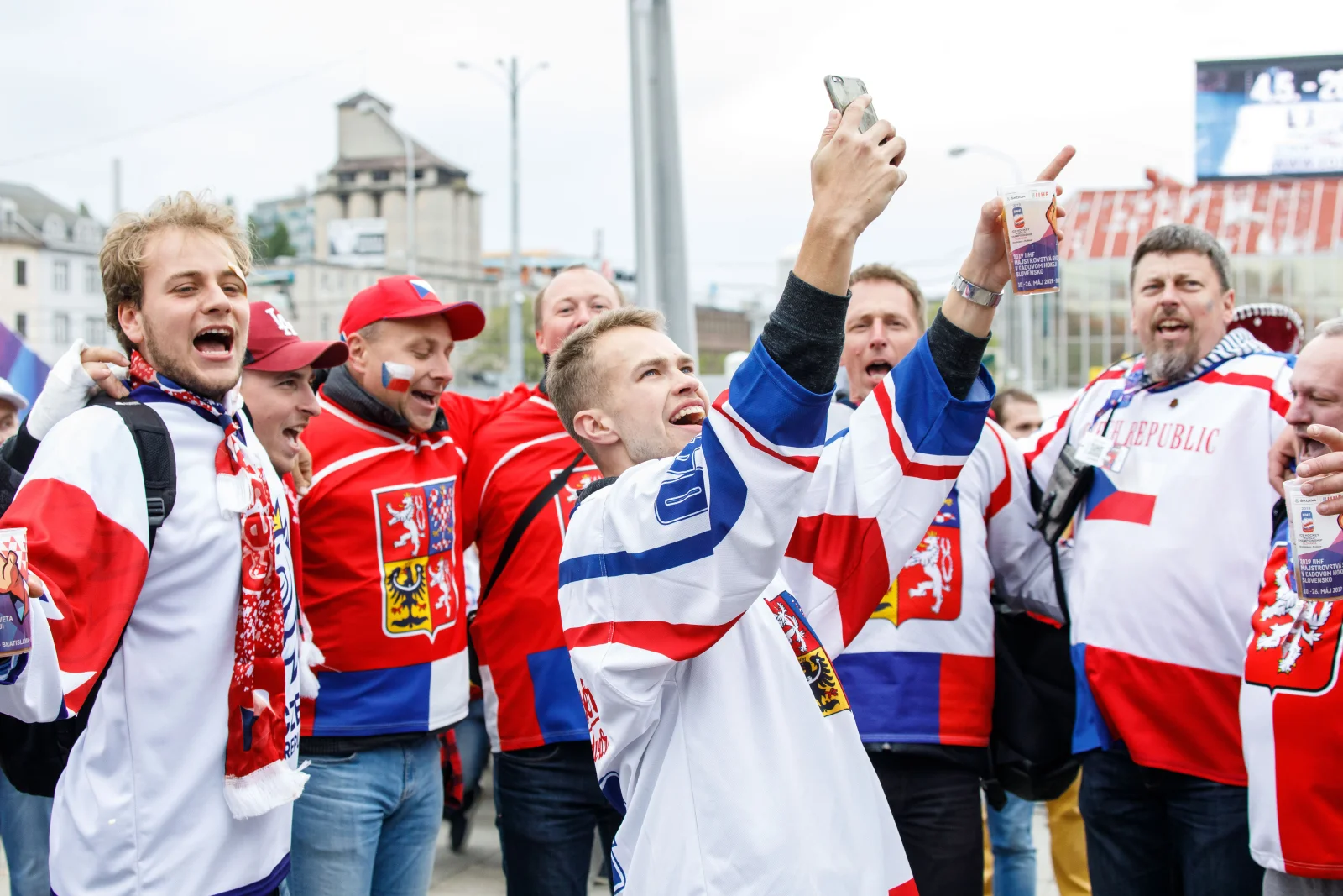 Hokej znovu spojí celé Česko. Bary, hospody i obýváky se během MS změní ve fanouškovské zóny