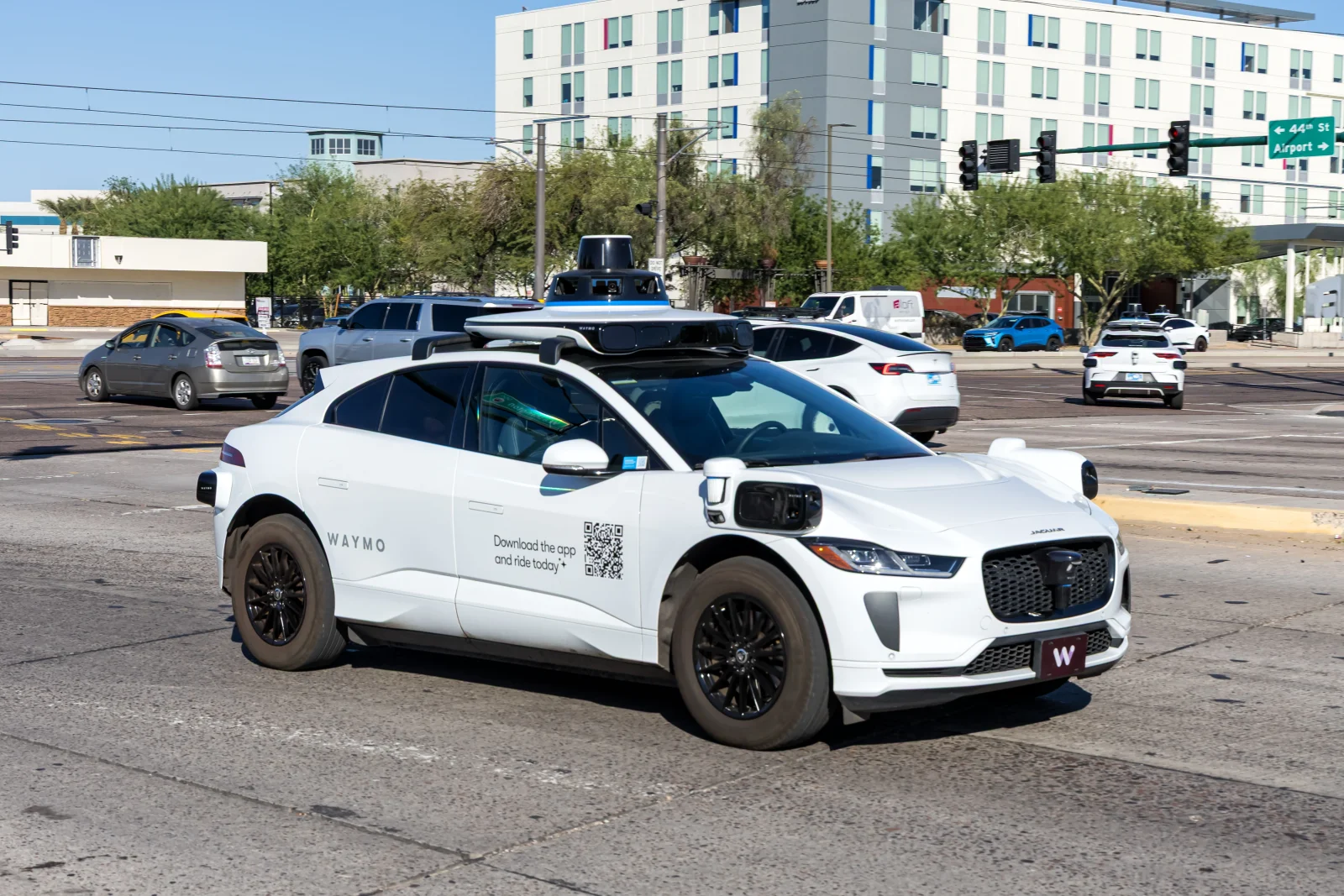 Chorvatsko spustilo v Záhřebu první komerční robotaxi v Evropě. Tohle může změnit dopravu ve městech