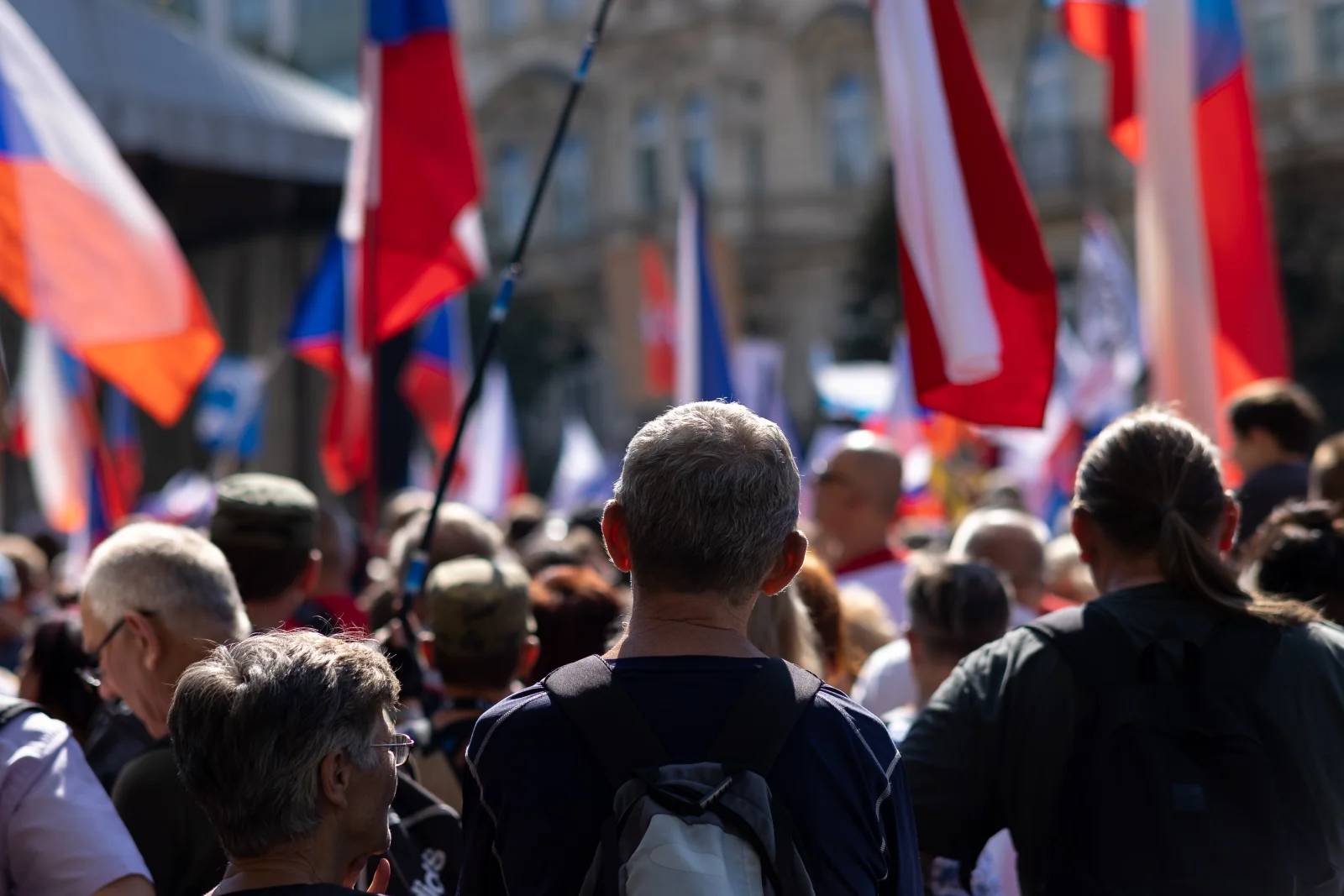 První máj v Česku zaplnily oslavy, majálesy i politické akce. V Praze musela zasahovat policie