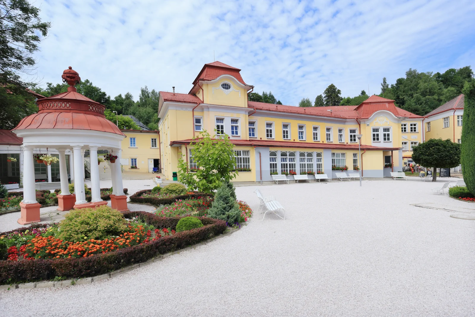 Tohle jsou nejlevnější lázně v Česku. Nabízí přepych jak z pohádky a senioři tu mají pobyt naprosto zdarma